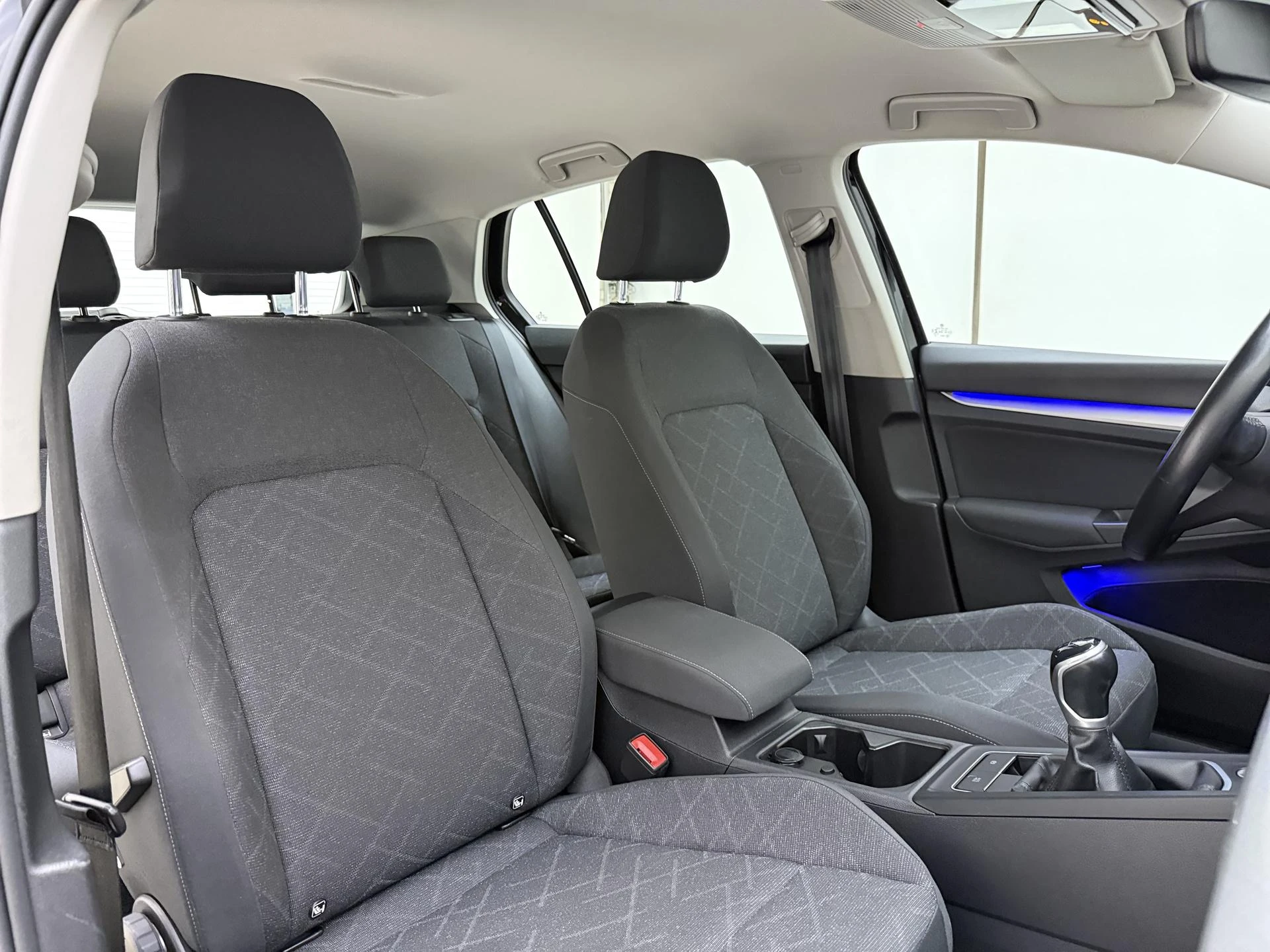 Volkswagen-Golf-image-4
