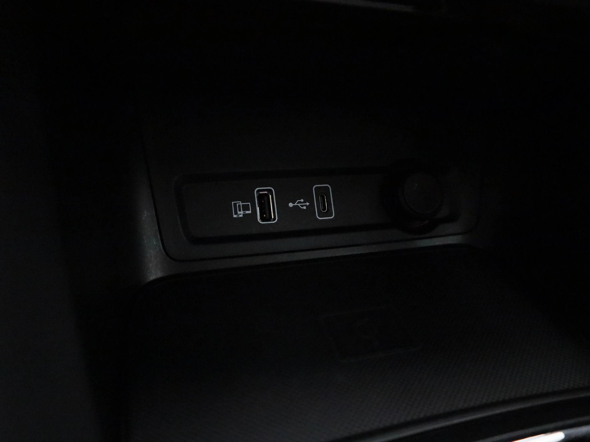 MG-ZS EV-image-23