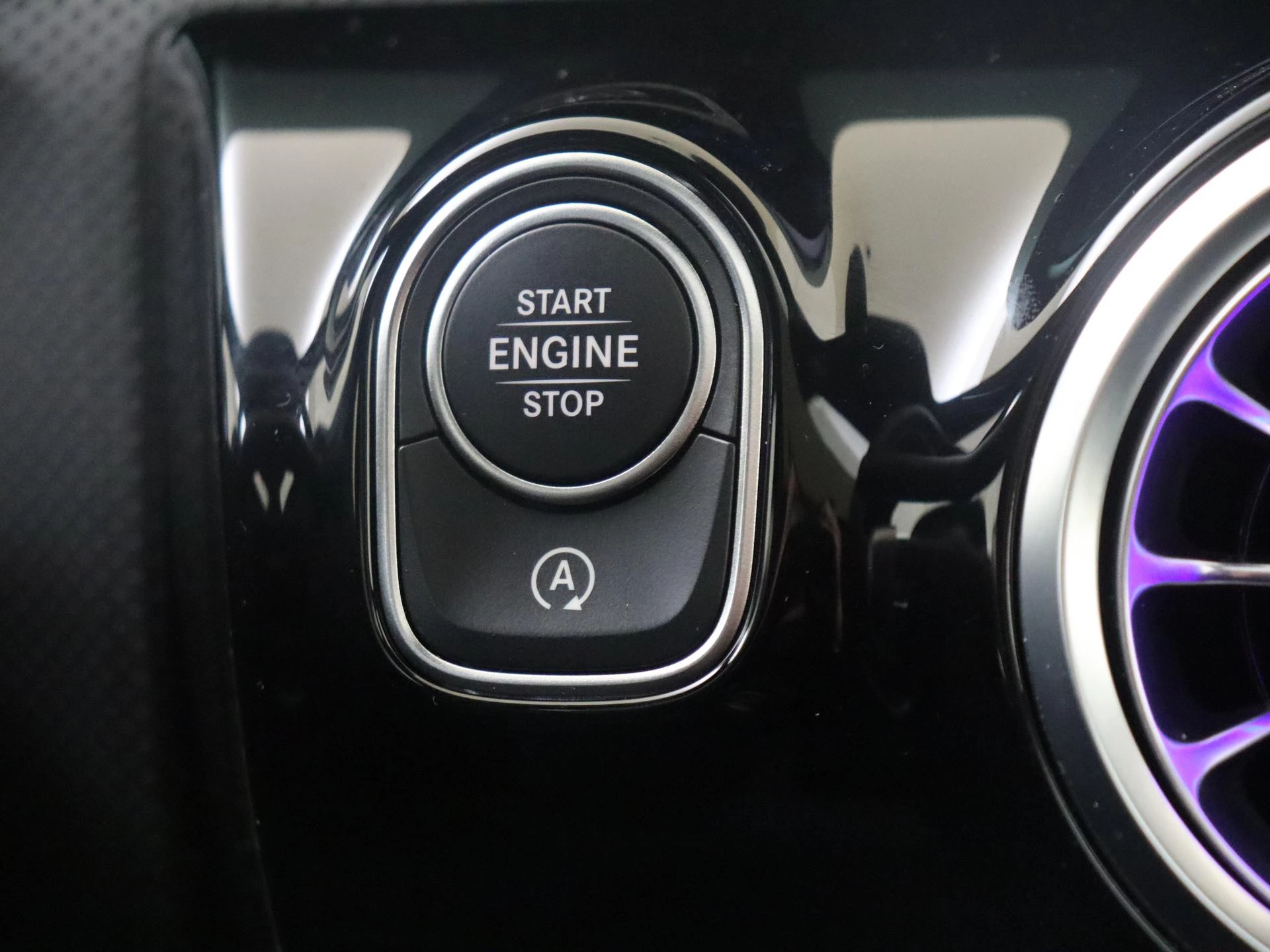 Mercedes-Benz-CLA-image-25