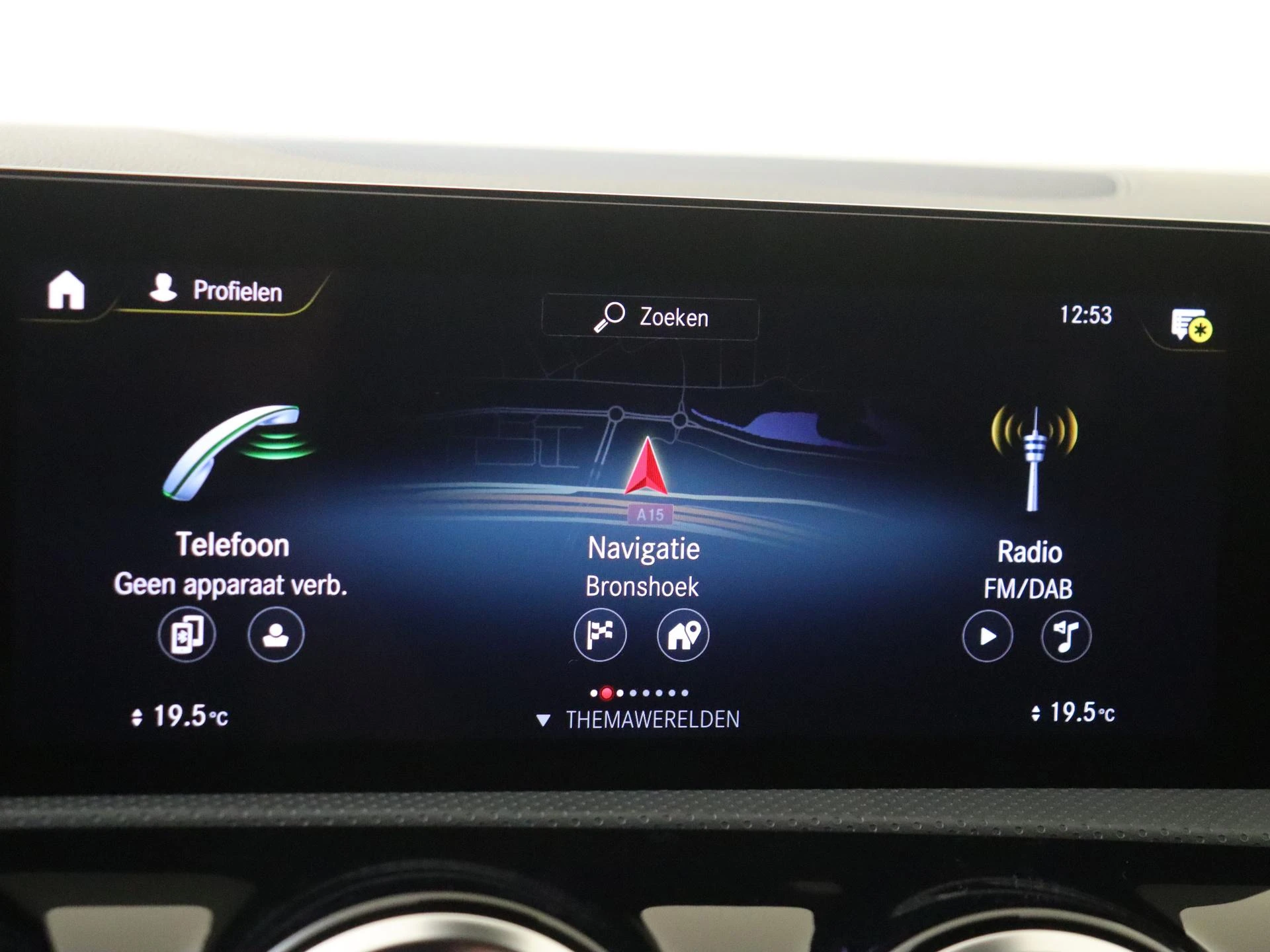 Mercedes-Benz-CLA-image-16