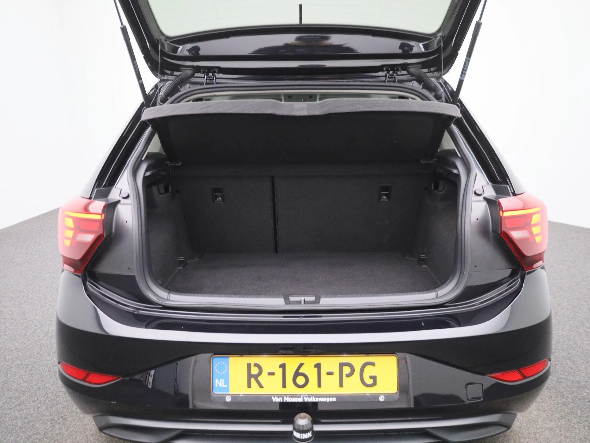 Volkswagen-Polo-image-9