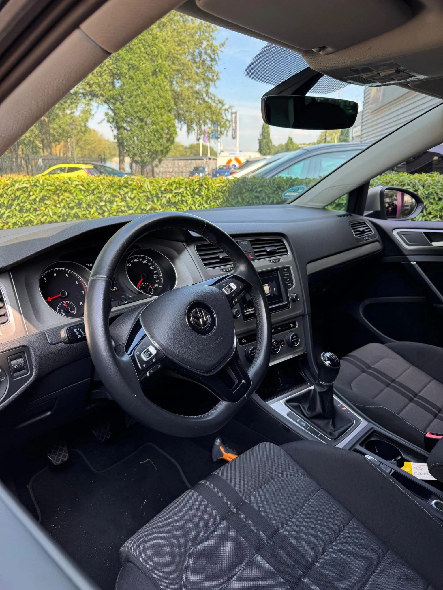 Volkswagen-Golf-image-4