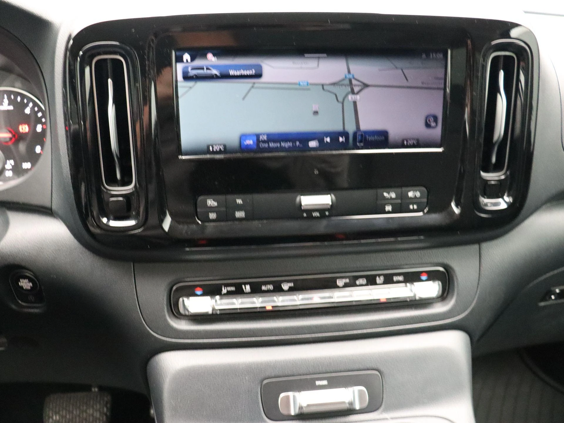 Mercedes-Benz-Vito-image-14