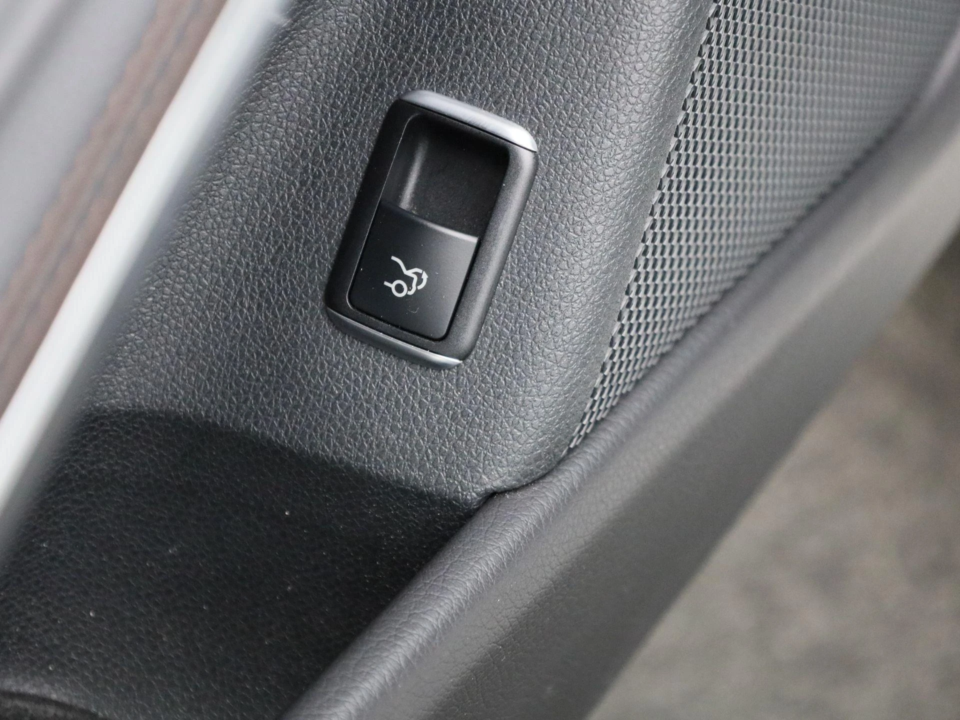 Mercedes-Benz-CLA-image-31