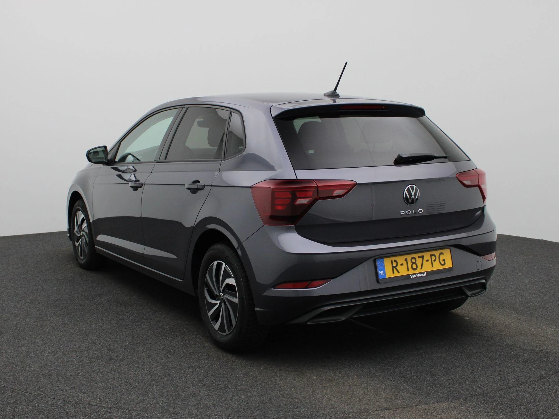 Volkswagen-Polo-image-1