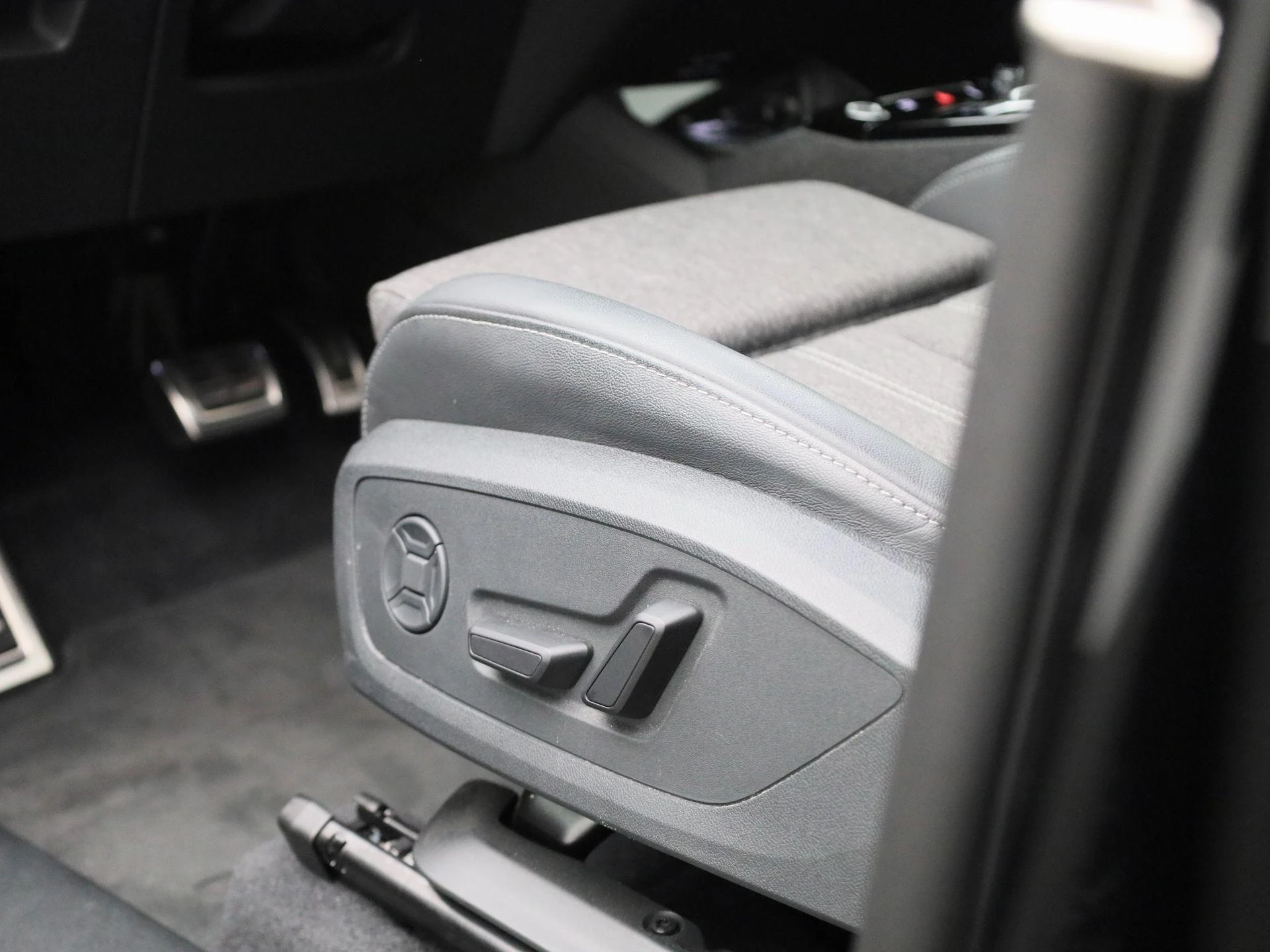 Audi-Q6 e-tron-image-41