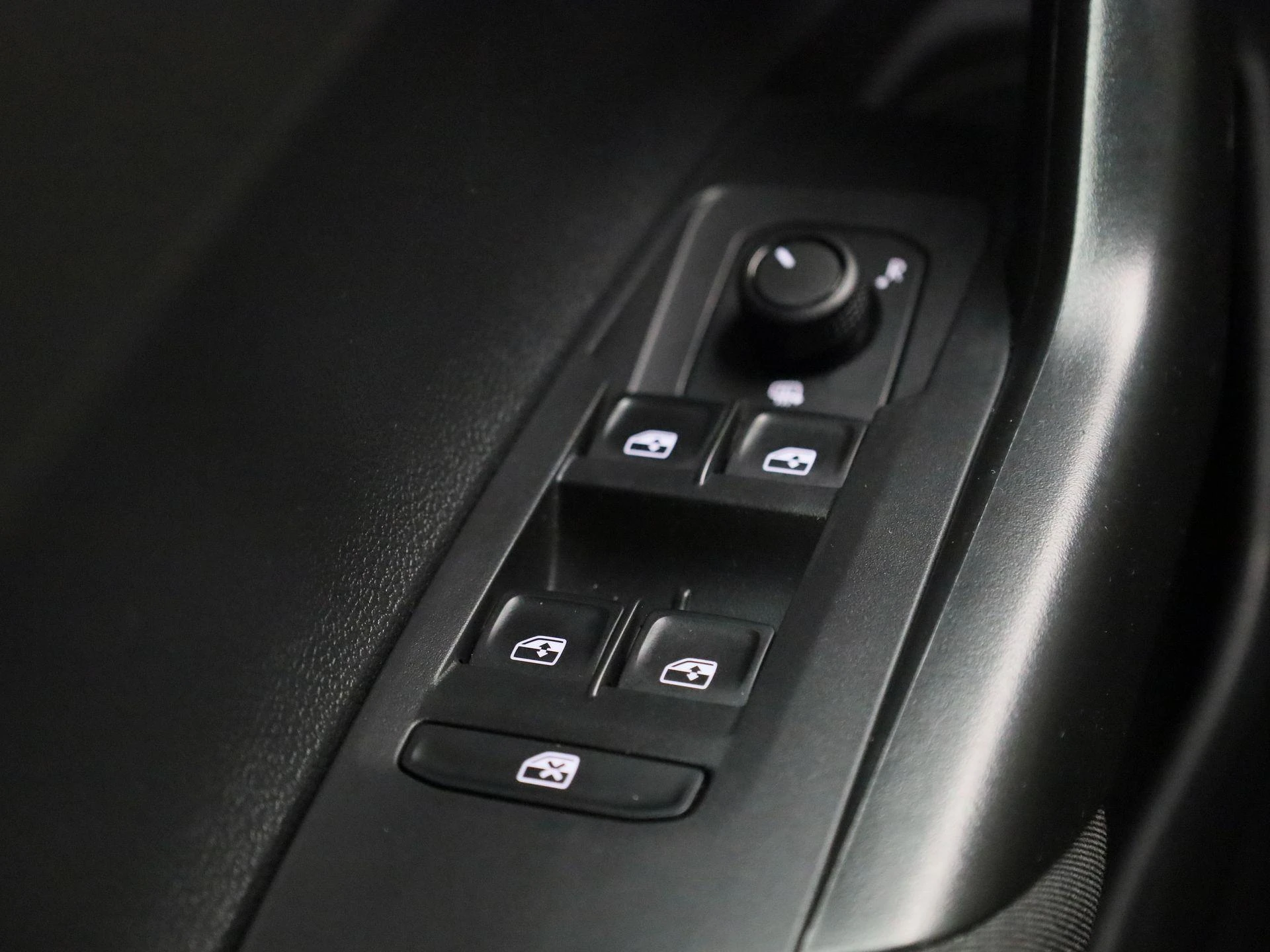 Volkswagen-Polo-image-26