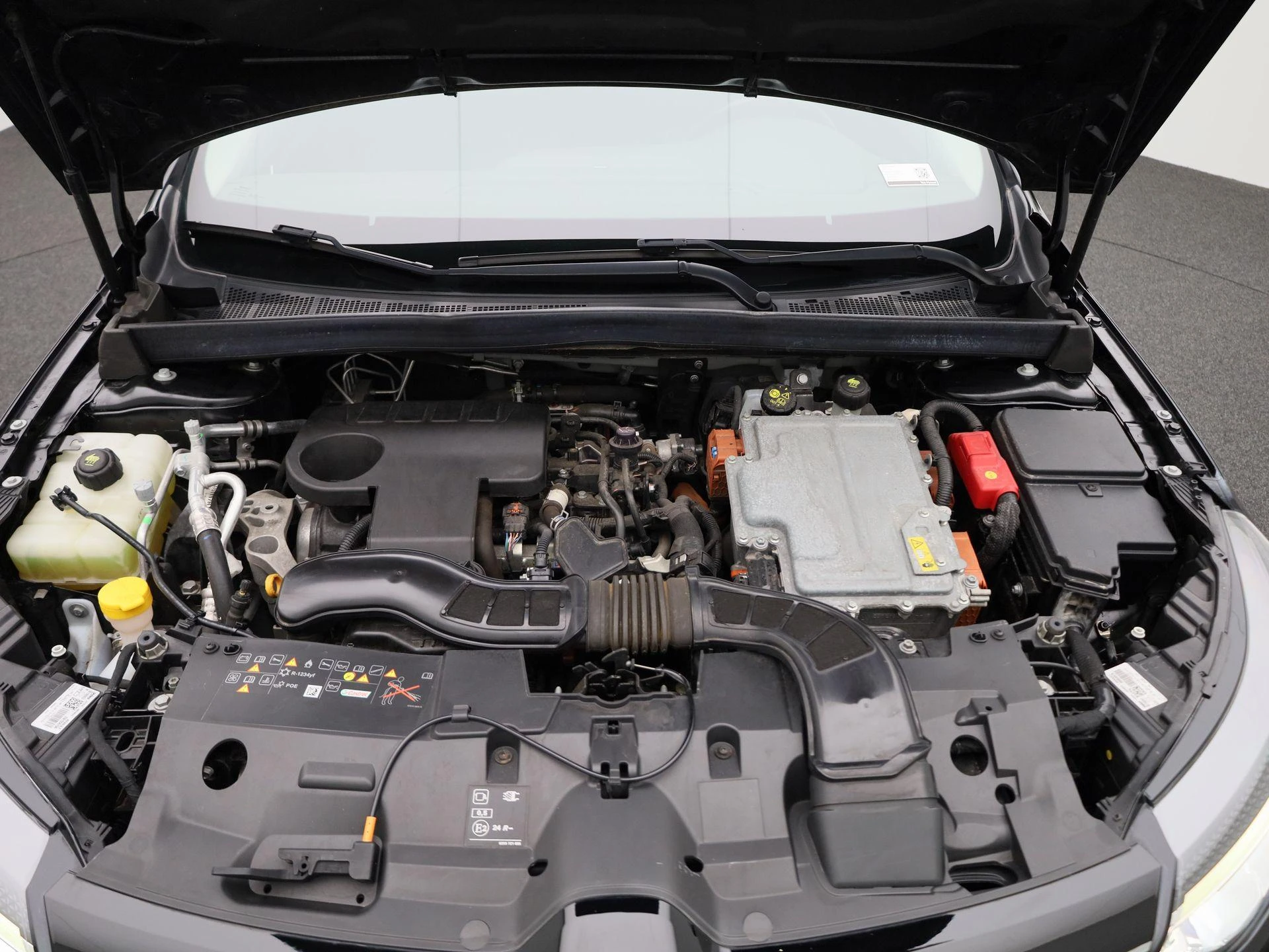 Renault-Megane E-Tech-image-40