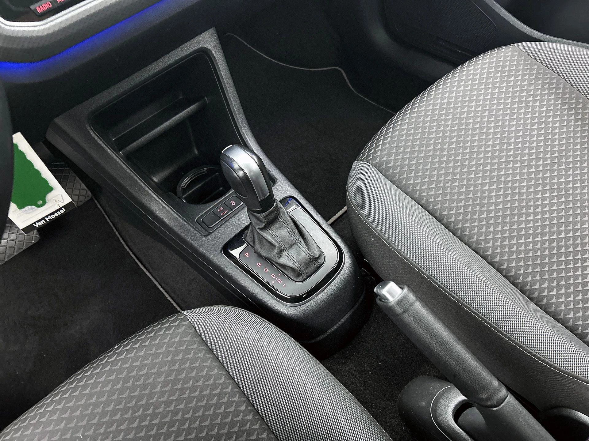 Volkswagen-e-up!-image-24