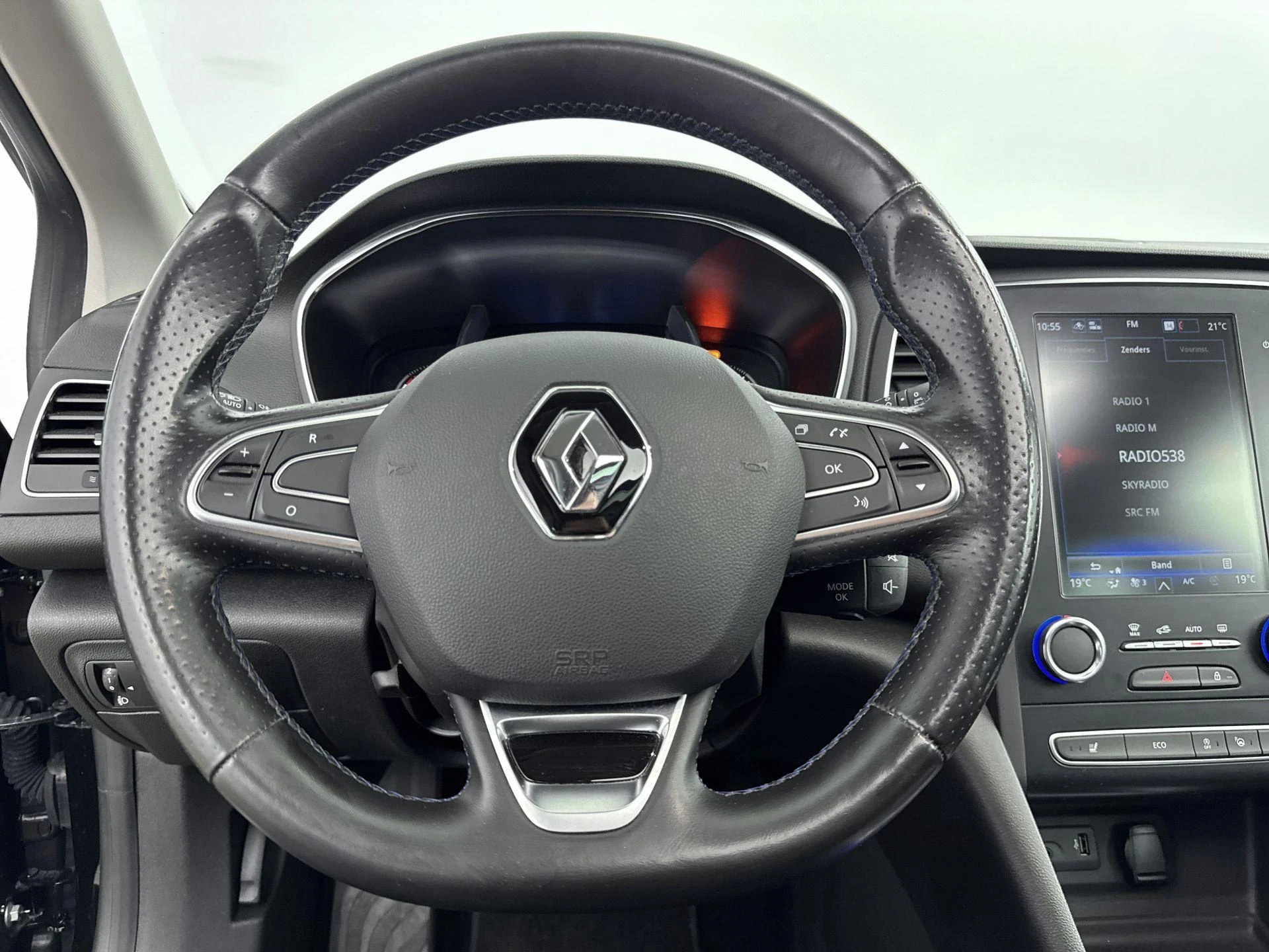 Renault-Mégane Estate-image-25