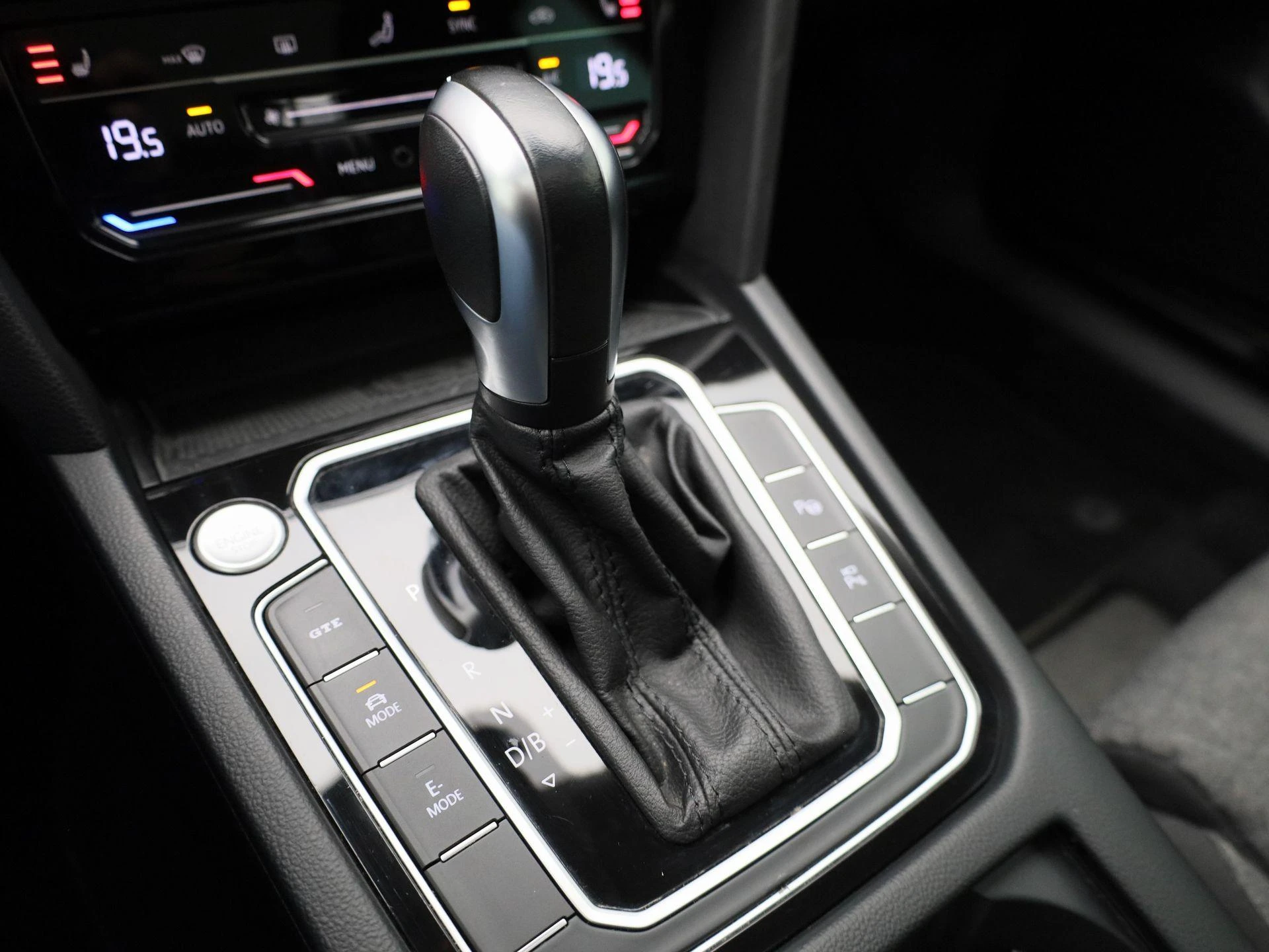 Volkswagen-Passat-image-31