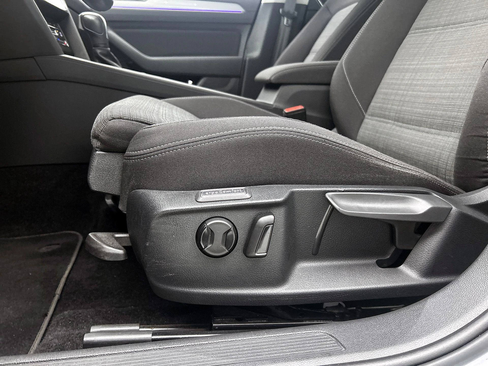 Volkswagen-Passat-image-24