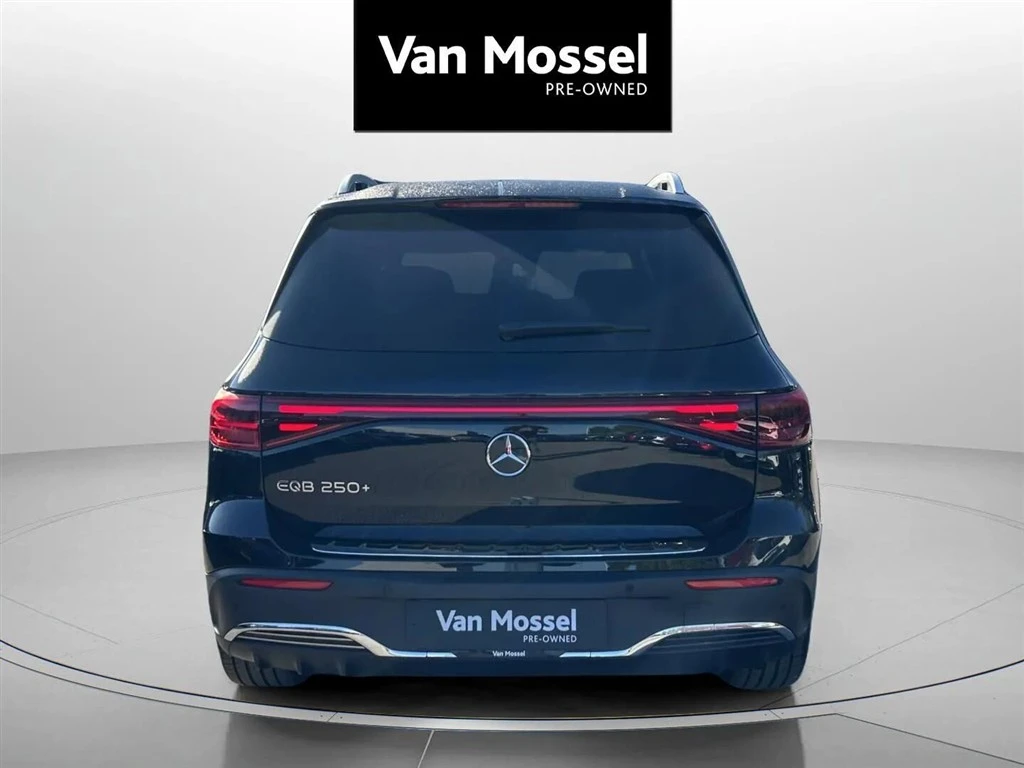 Mercedes-Benz-EQB-image-5
