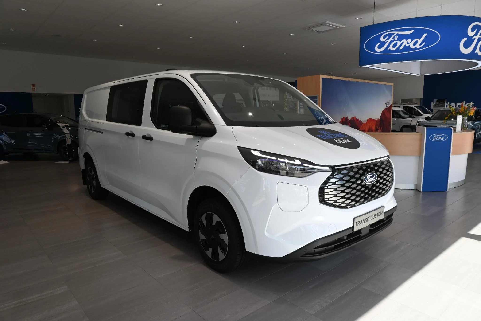 Ford-E-Transit Custom-image-1