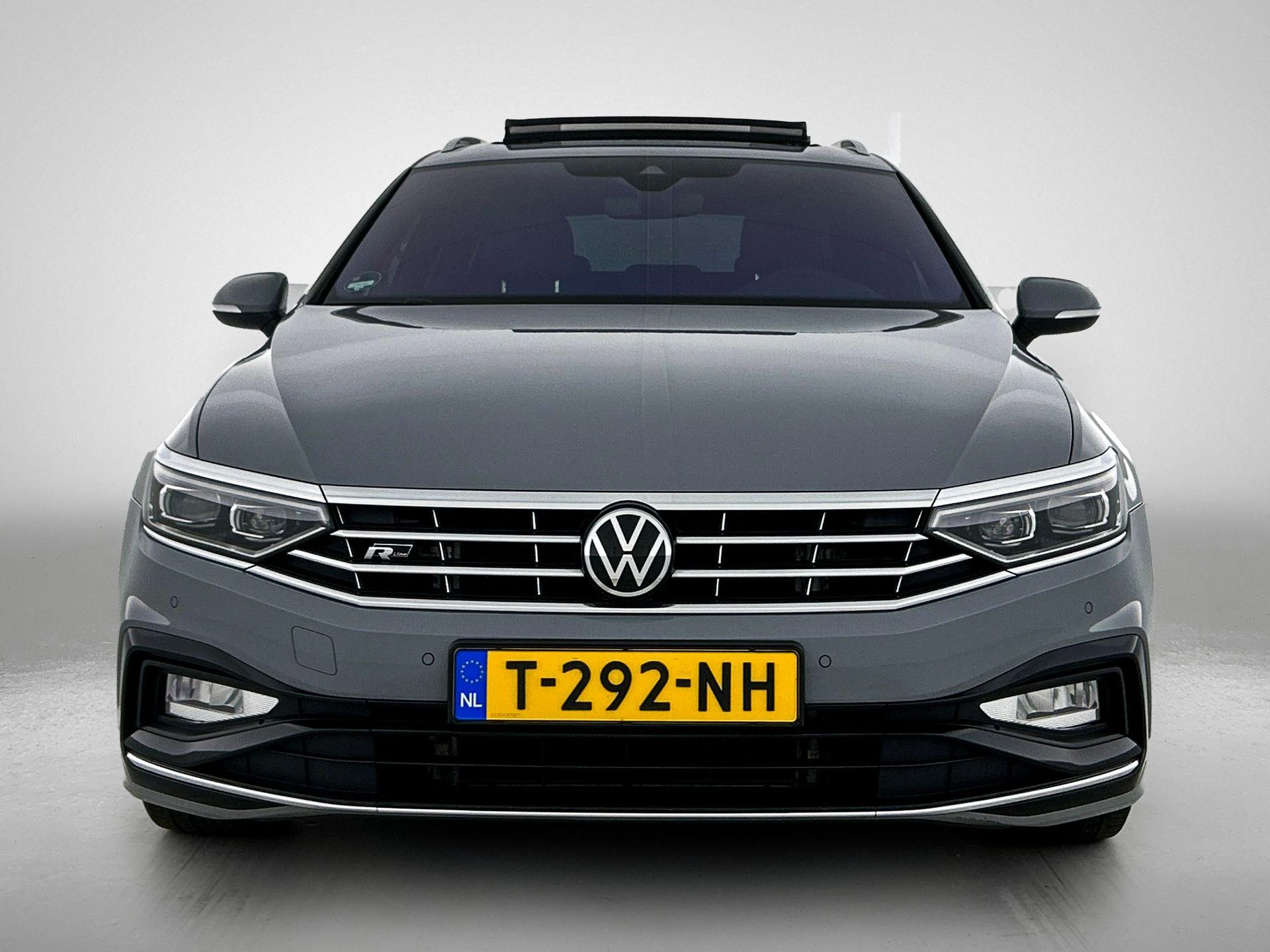Volkswagen-Passat-image-4