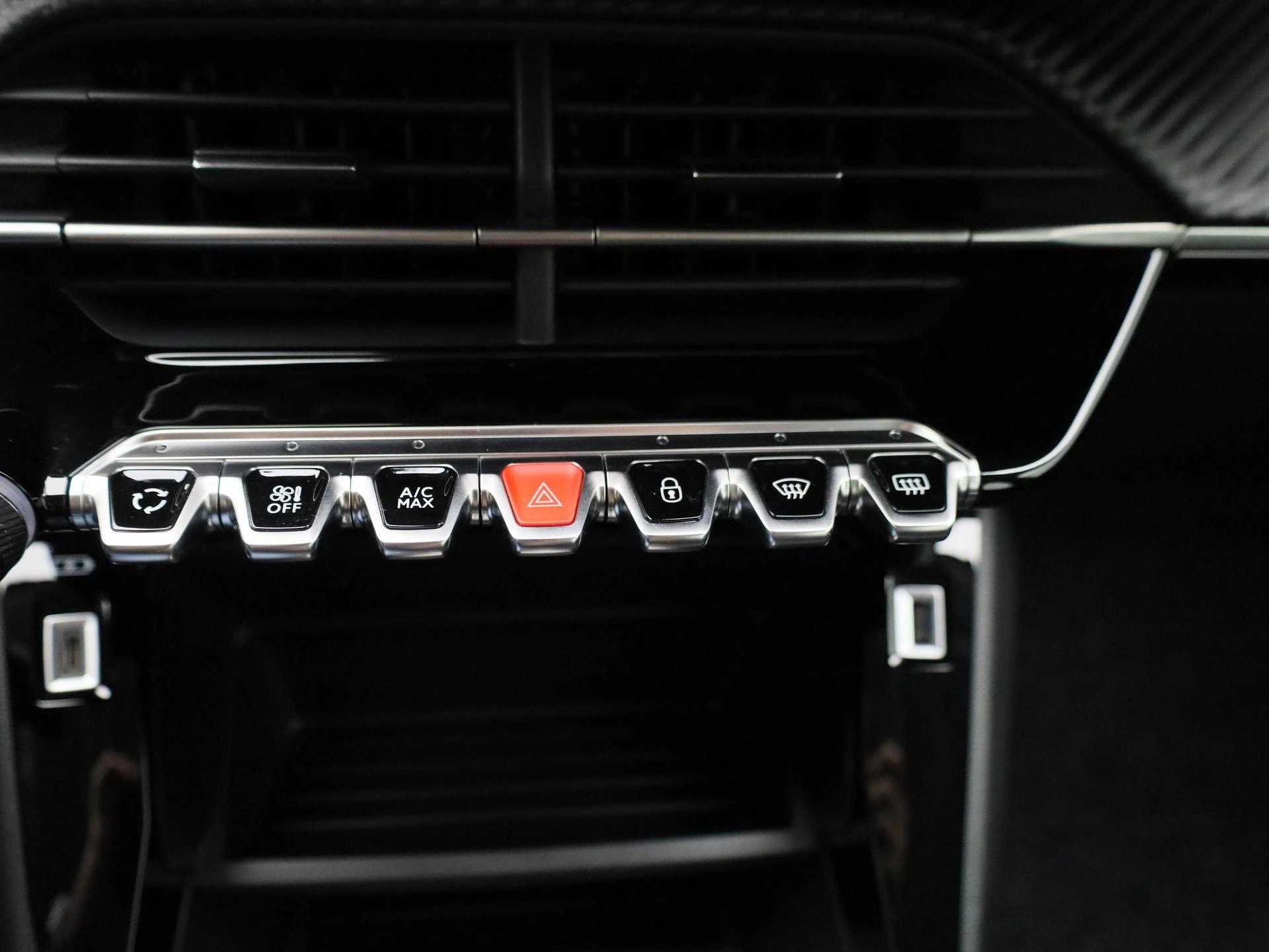Peugeot-e-208-image-29