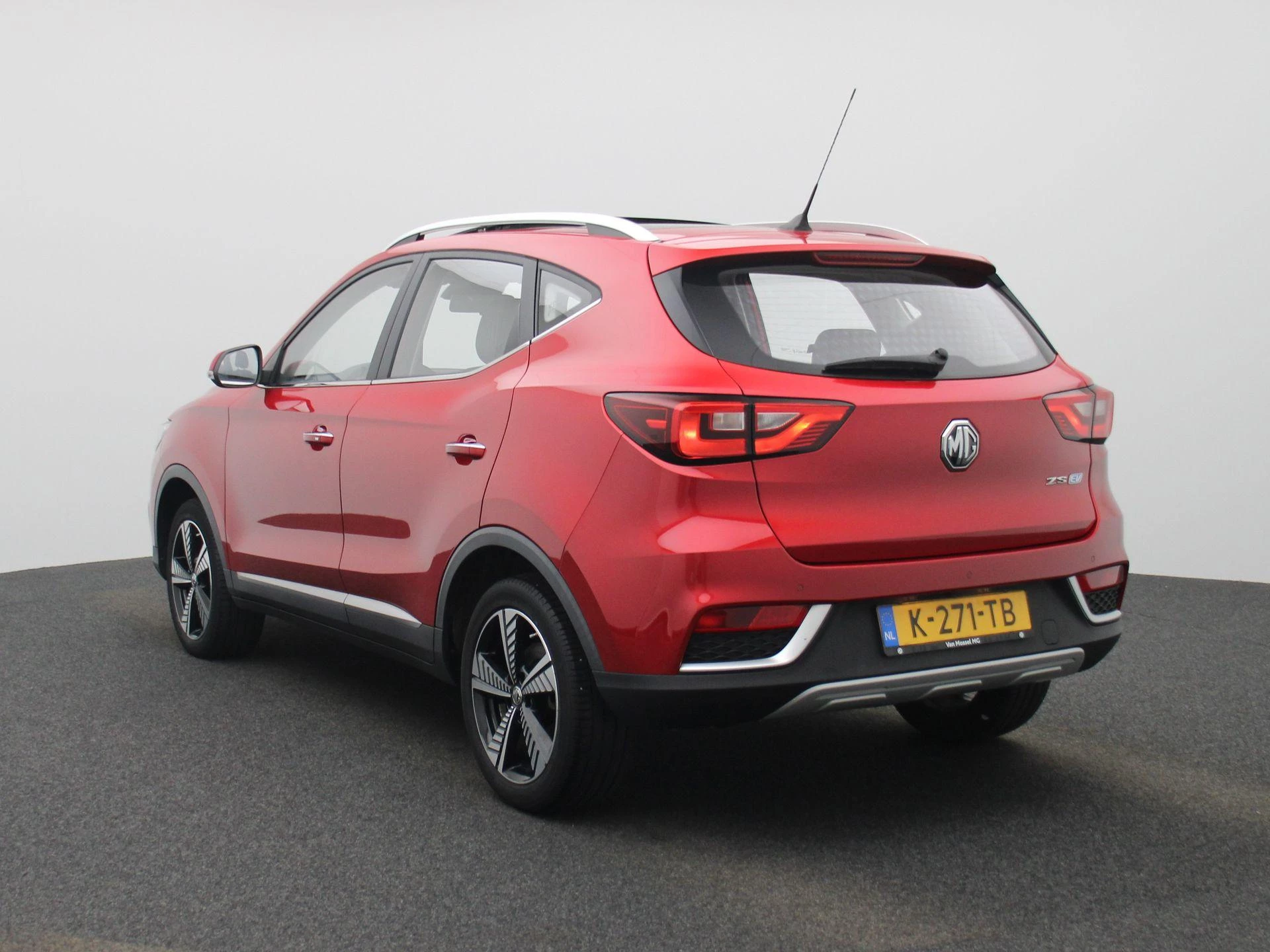 MG-ZS EV-image-1