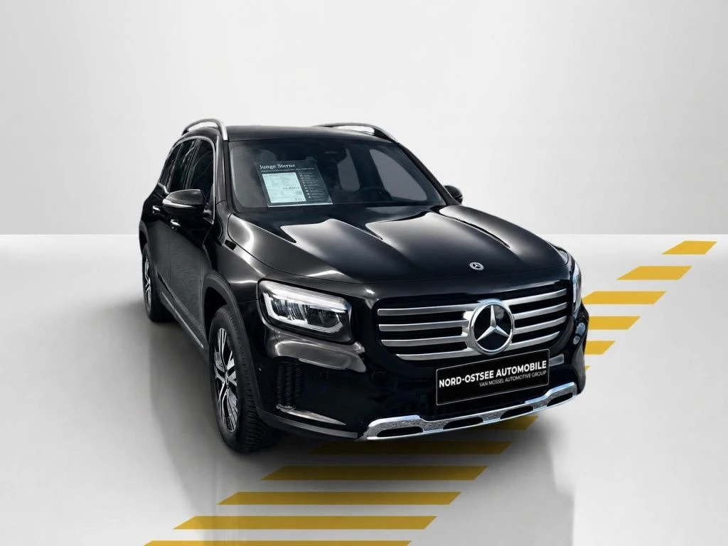 Mercedes-Benz-GLB 200-image-17
