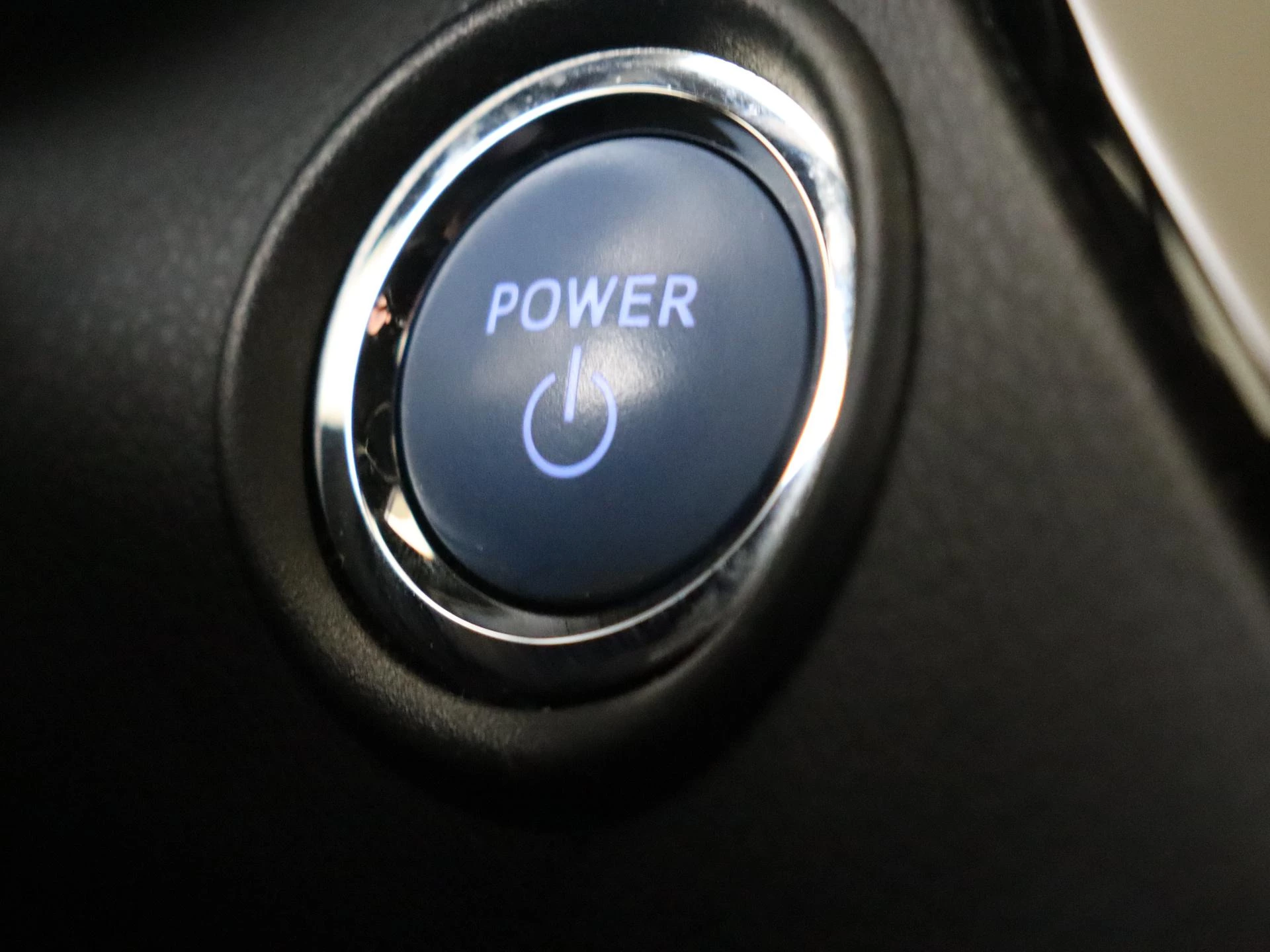 Toyota-C-HR-image-24