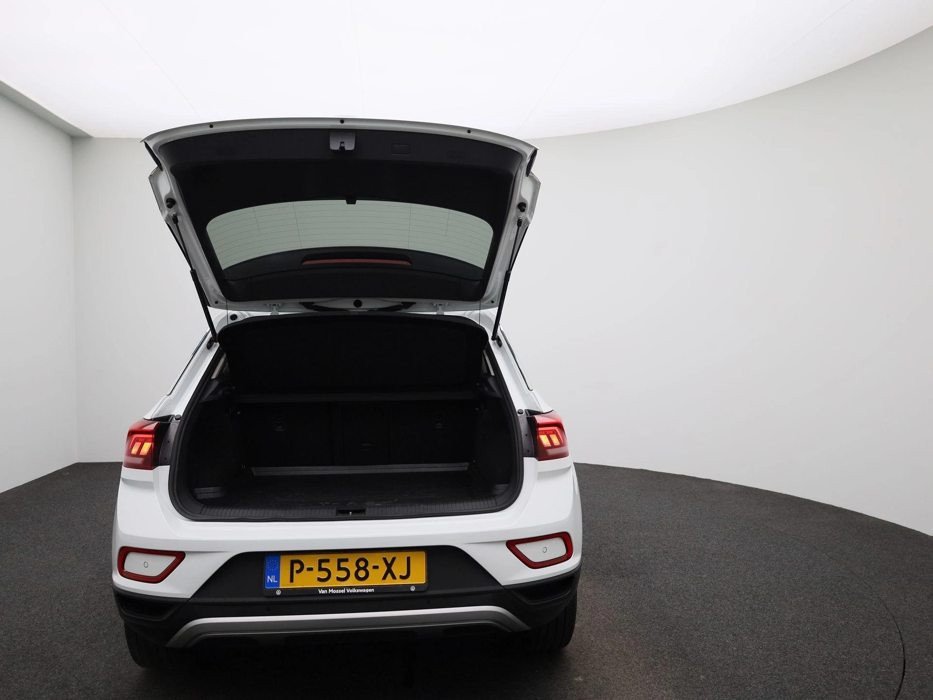 Volkswagen-T-Roc-image-10