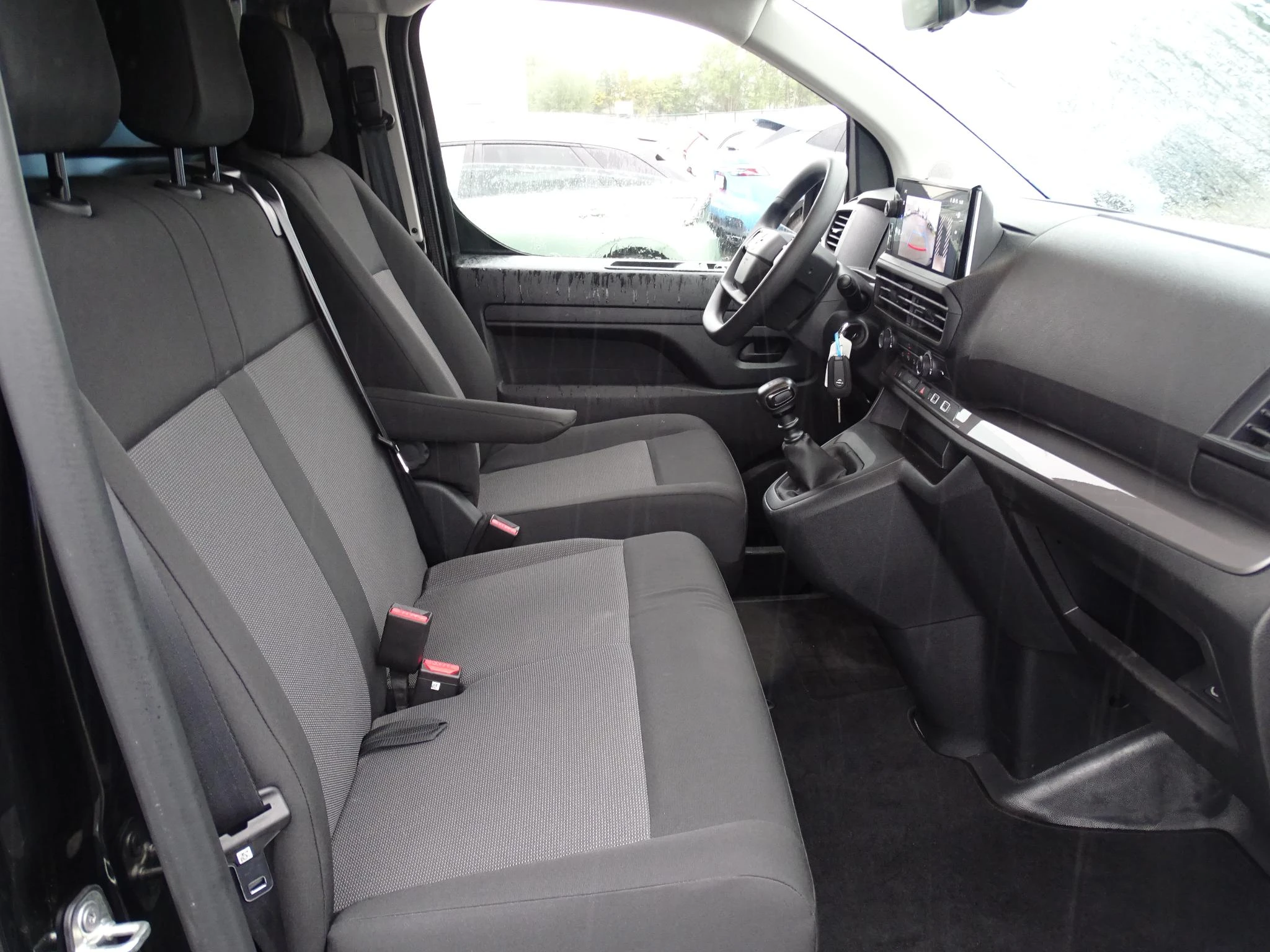 Opel-Vivaro-image-11
