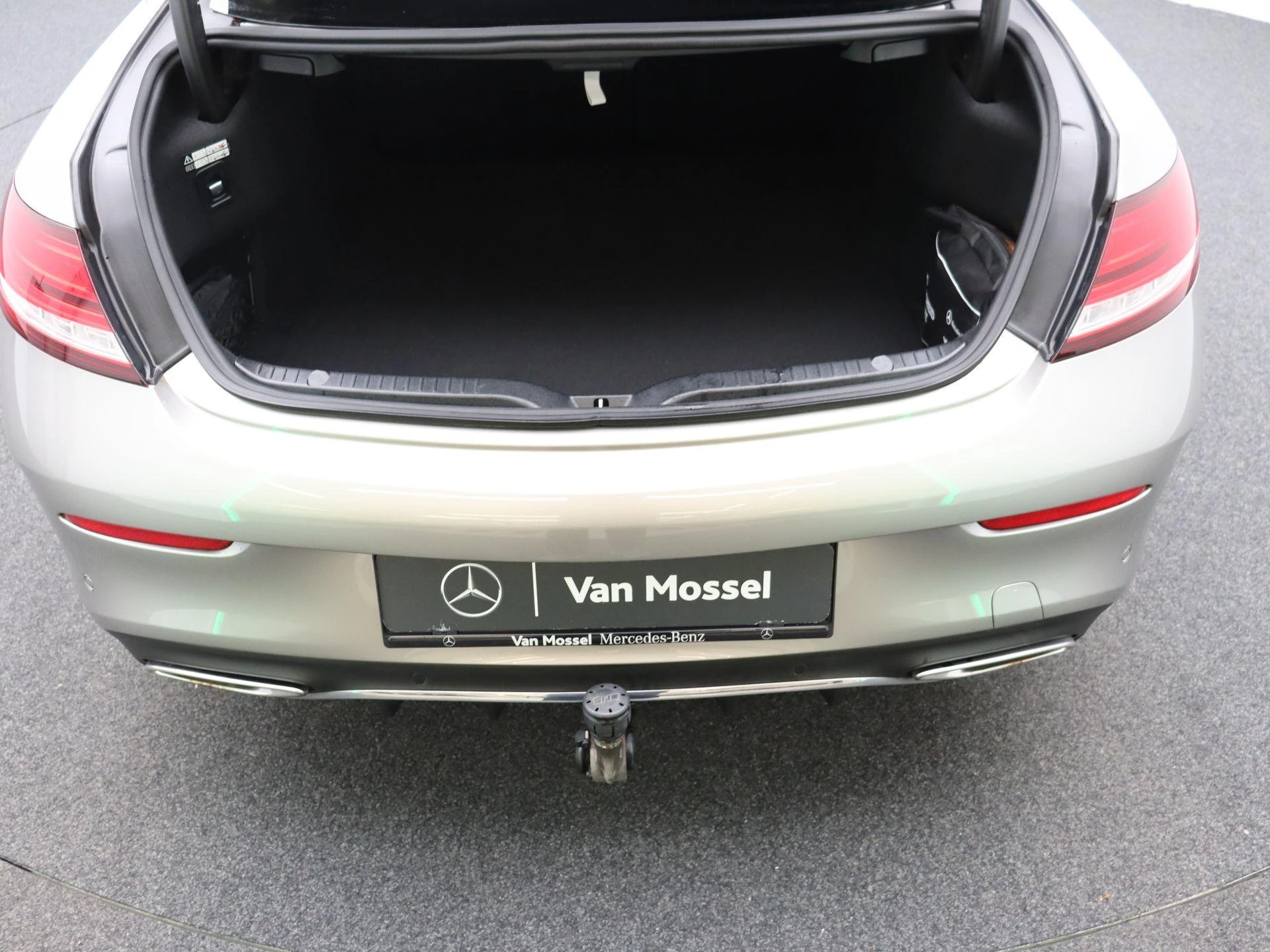 Mercedes-Benz C-Klasse 300 AMG LINE Coupé + 258 PK + PANO DAK + BURMESTER + TREKHAAK +