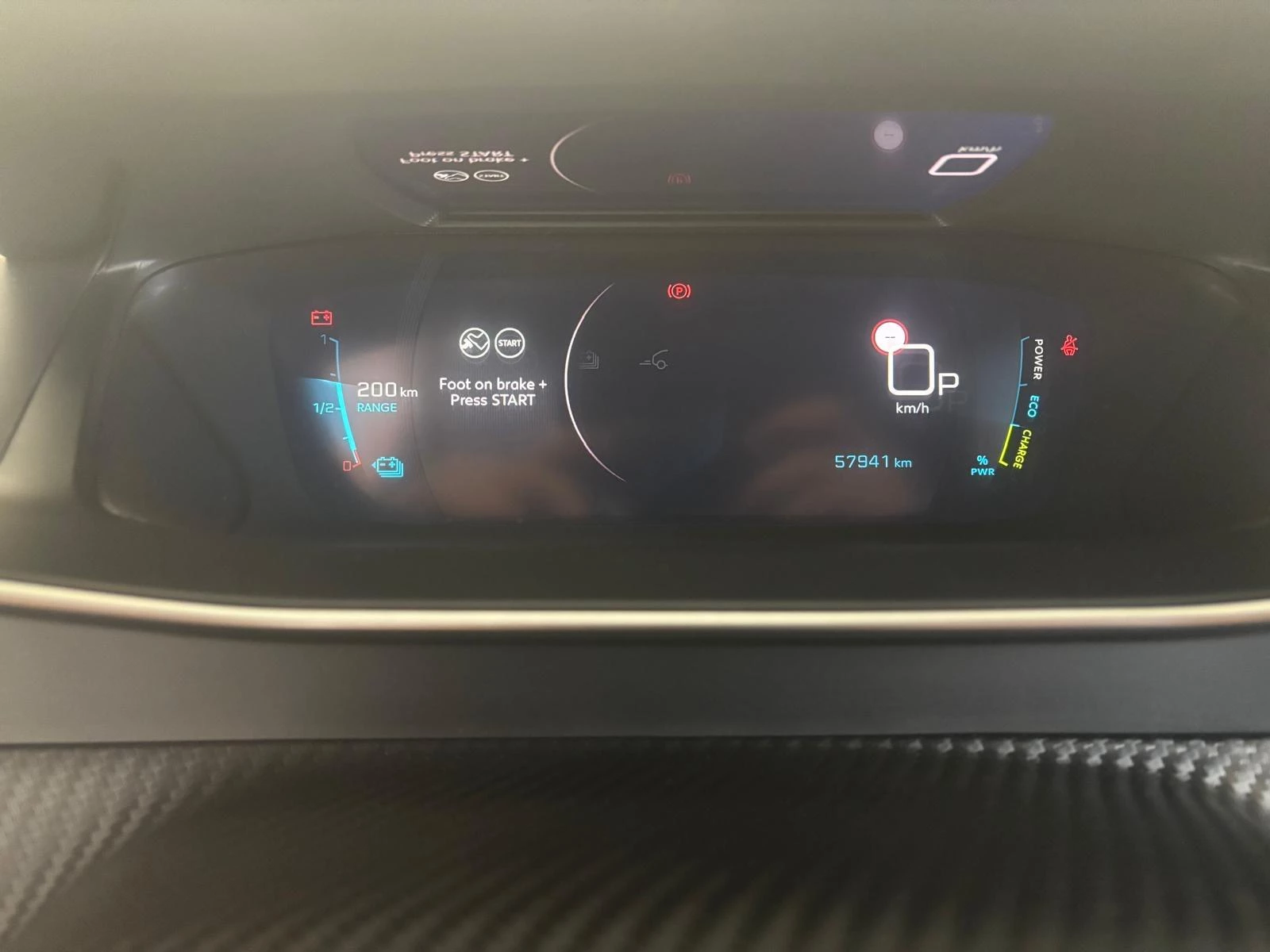 Peugeot-e-2008-image-10