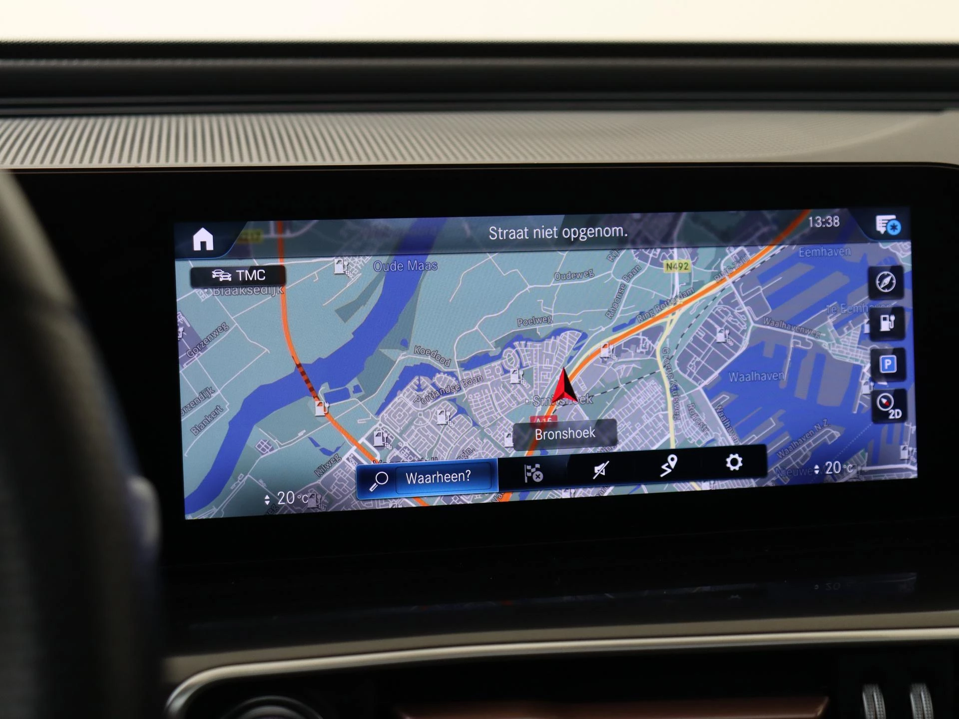 Mercedes-Benz-EQC-image-19