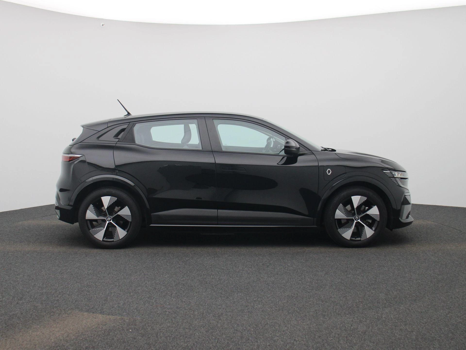 Renault-Megane E-Tech-image-5