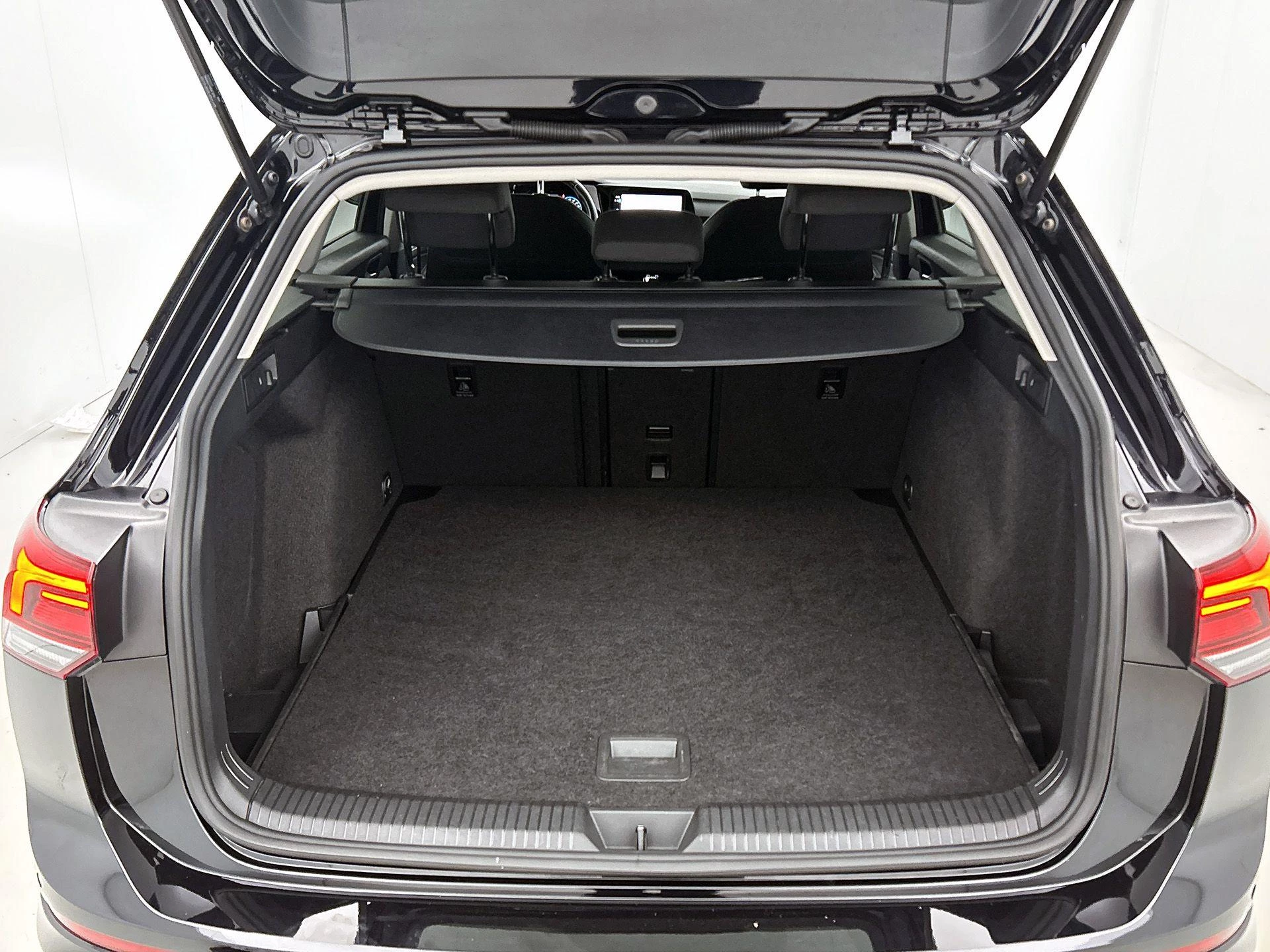 Volkswagen-Golf-image-20