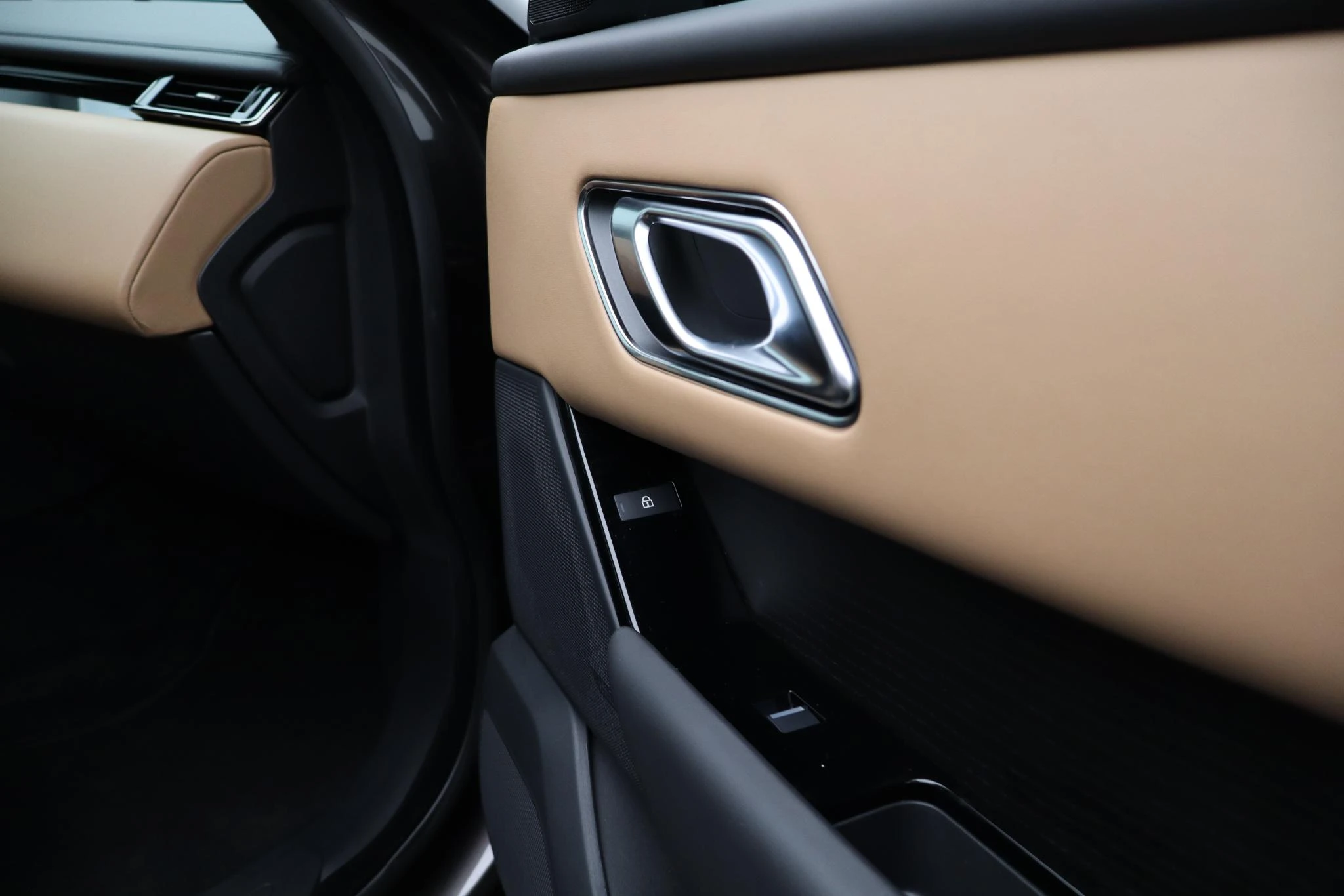 Land Rover-Range Rover Velar-image-35
