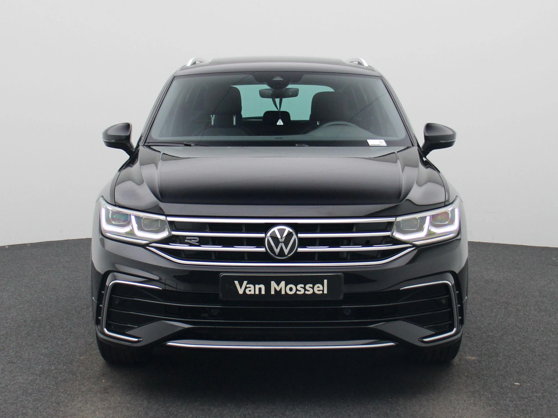 Volkswagen-Tiguan-image-2