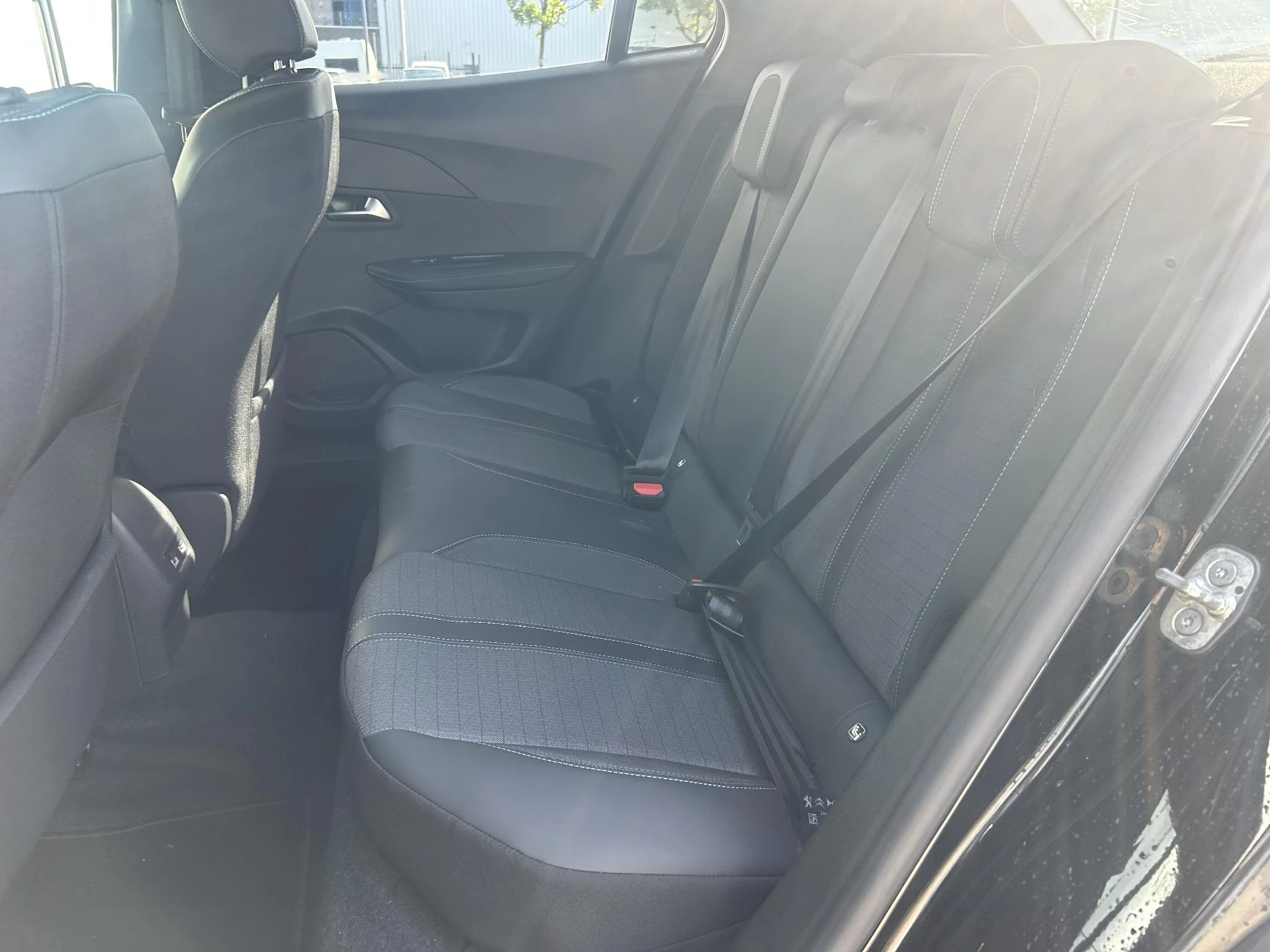Peugeot-e-2008-image-10
