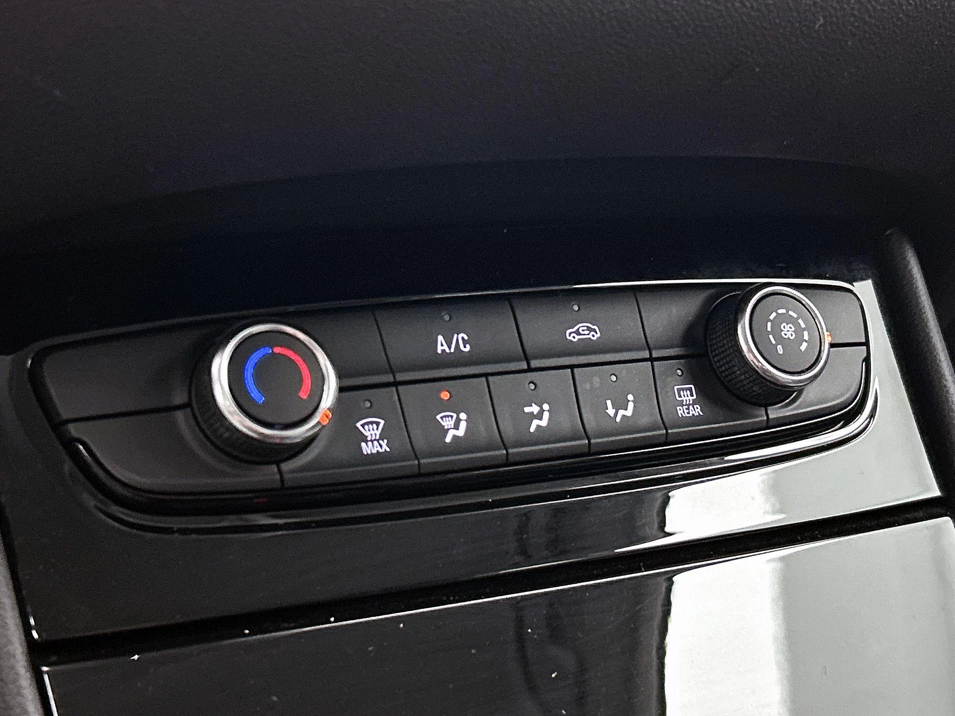 Opel-Grandland X-image-18