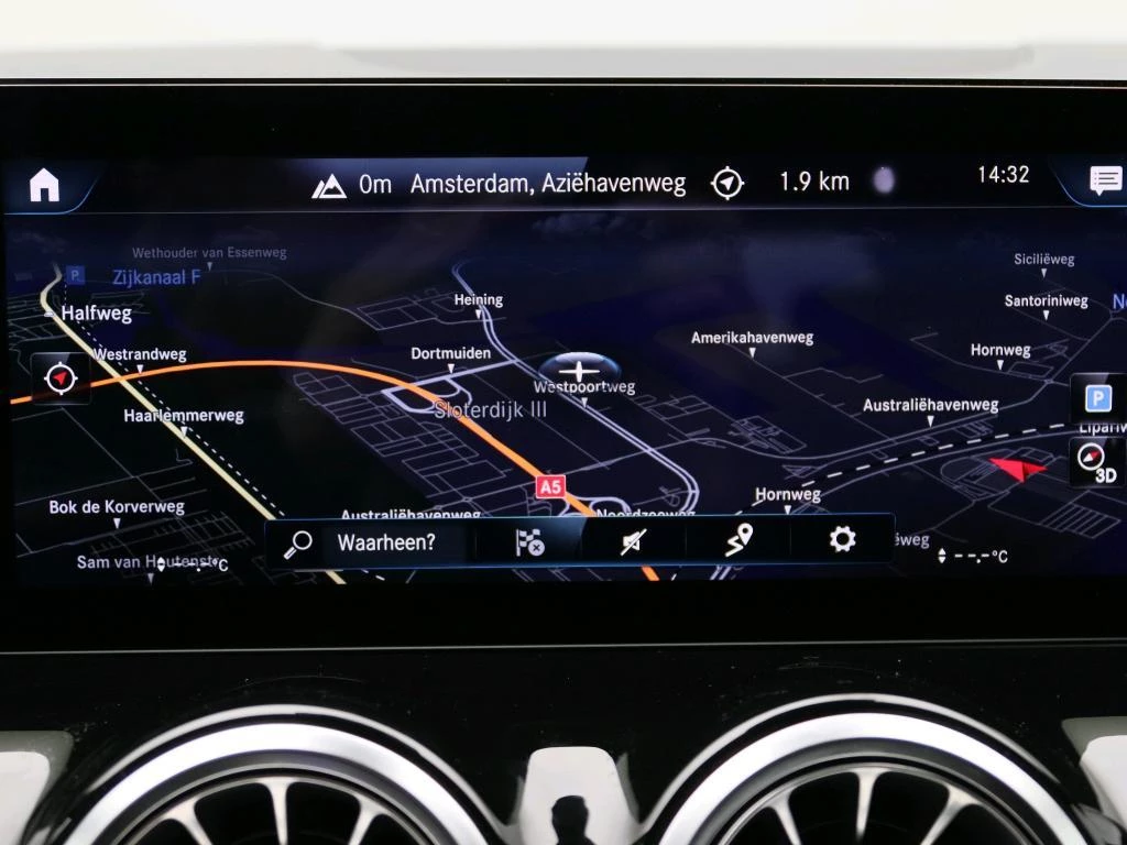 Mercedes-Benz-GLA-image-7