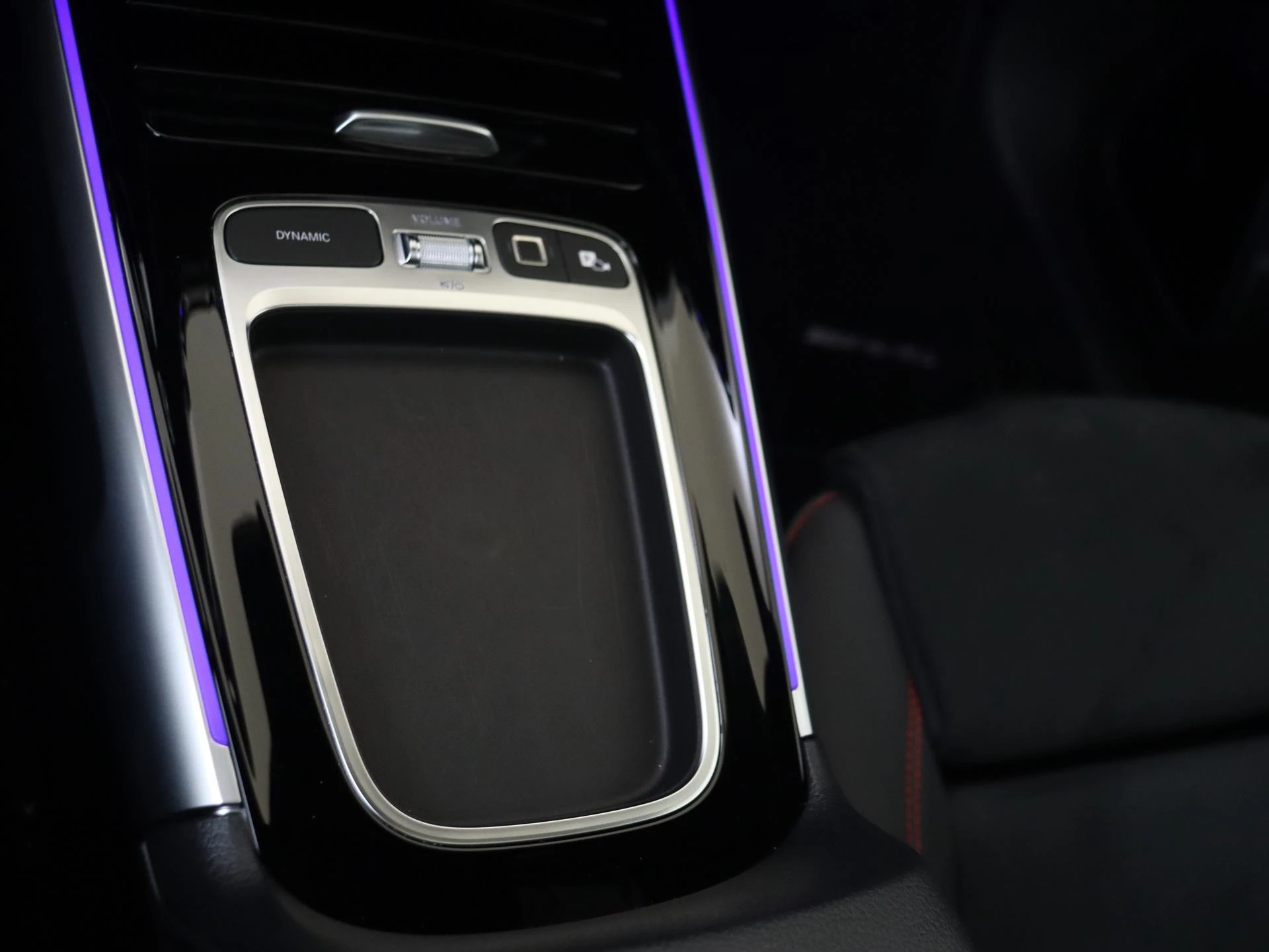 Mercedes-Benz-EQB-image-23