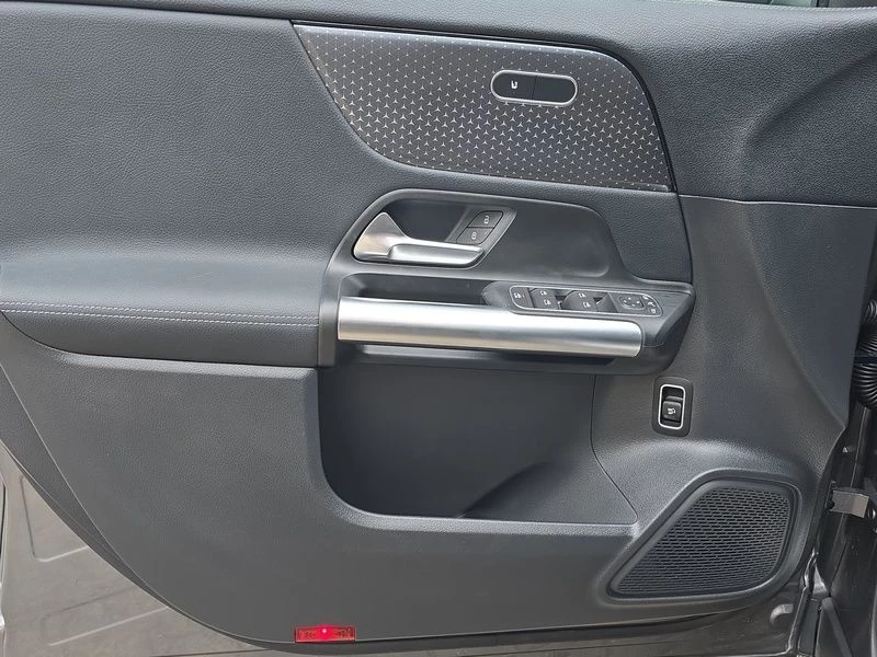 Mercedes-Benz GLA 200 d PROGRESSIVE AHK DISTRONIC MBUX KLIMA ProgressiveC118 GLA 200 d PROGRESSIVE AHK DISTRONIC MBUX KLIMA Progressive
