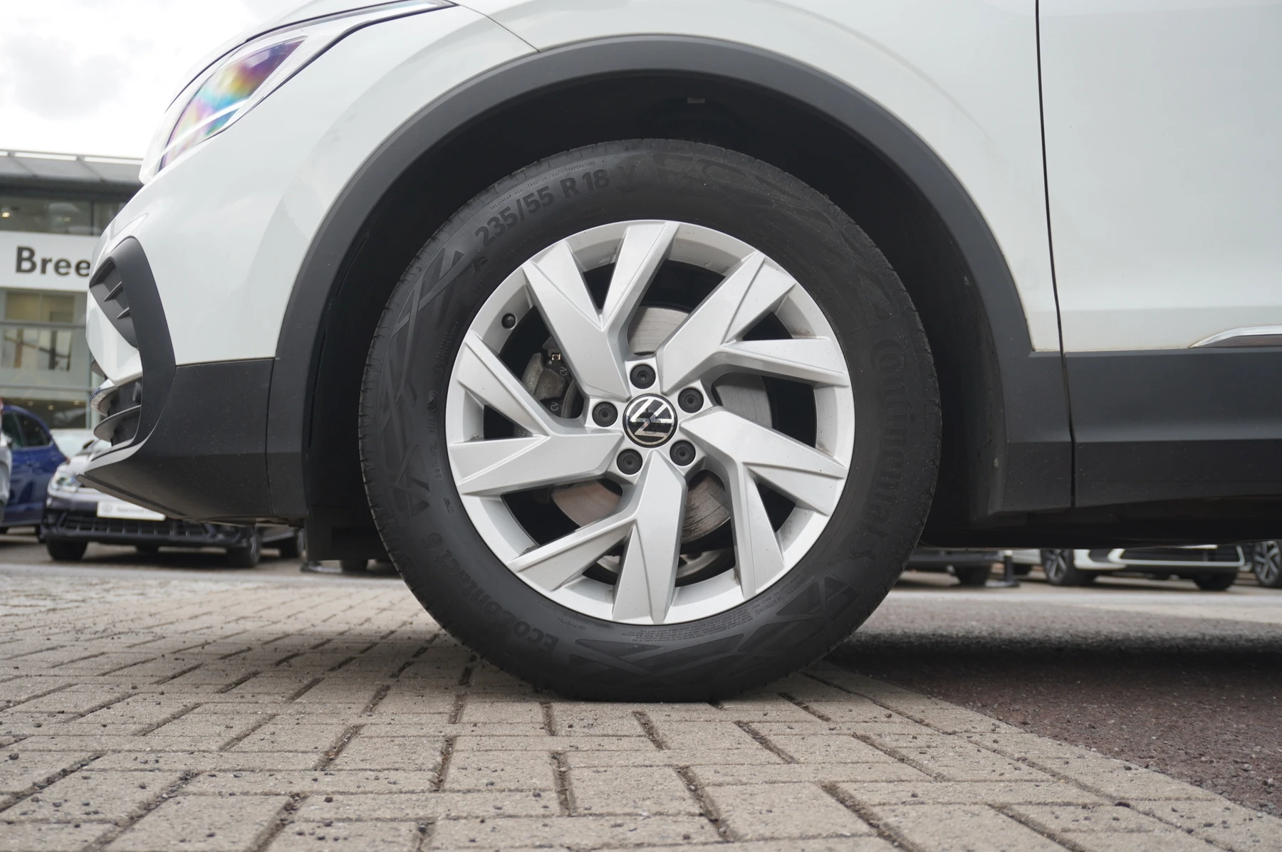 Volkswagen-Tiguan-image-4