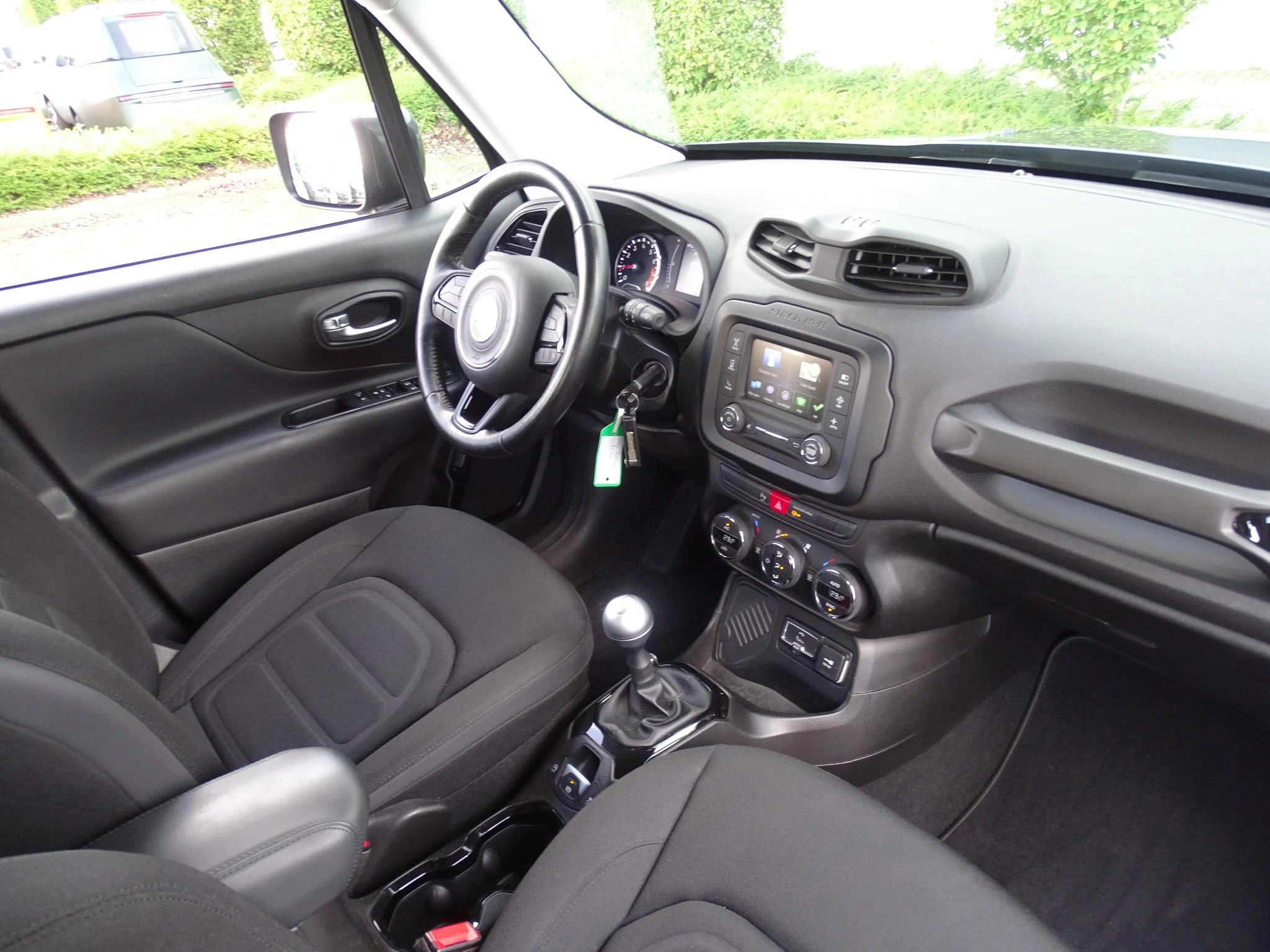 Jeep-Renegade-image-14