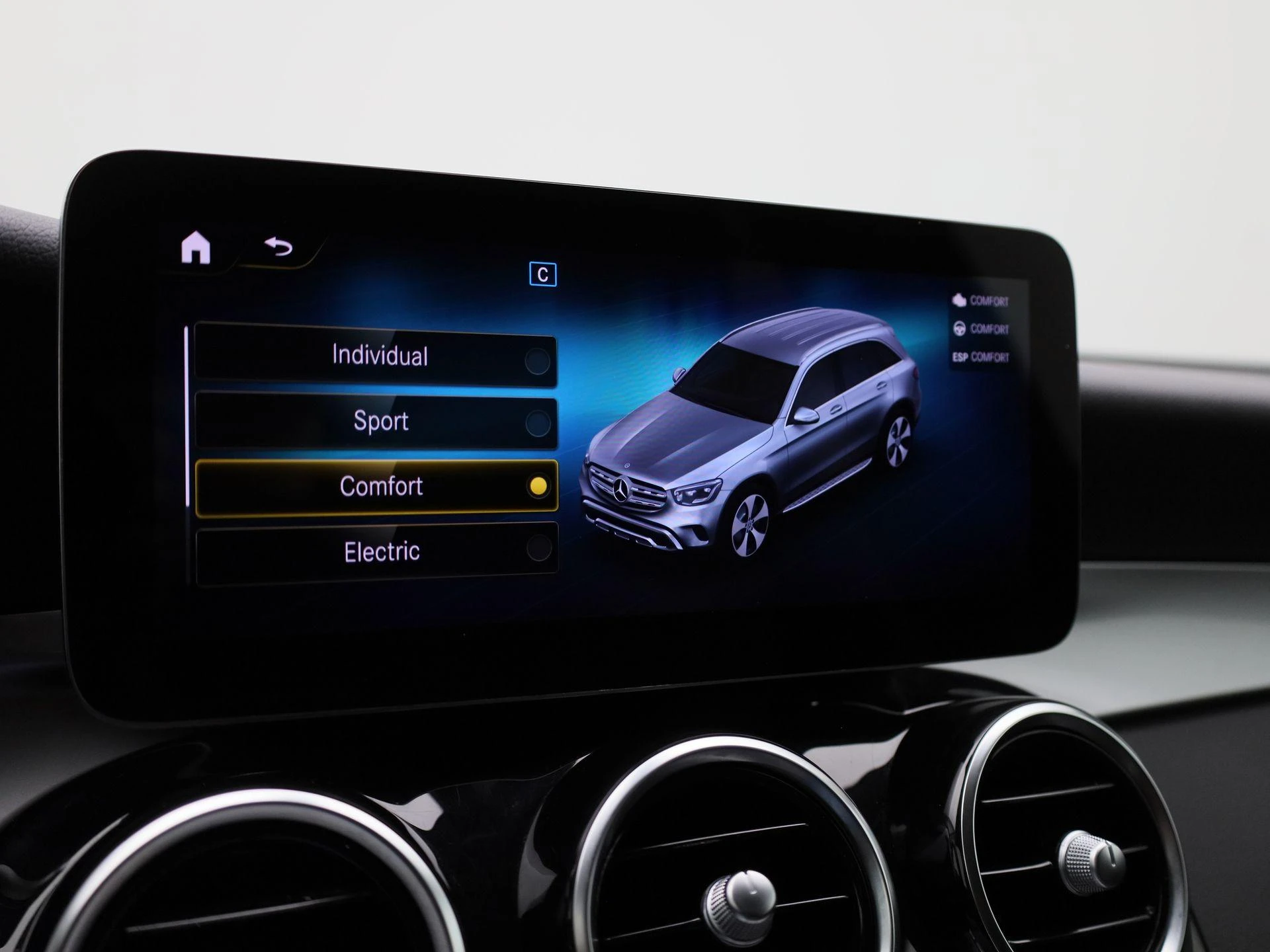 Mercedes-Benz-GLC-image-28