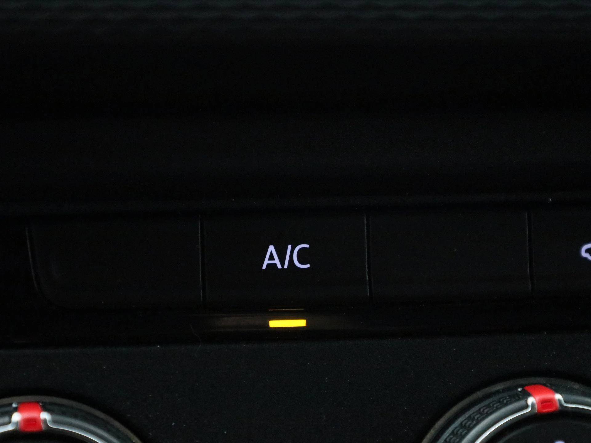 Volkswagen-Transporter-image-23