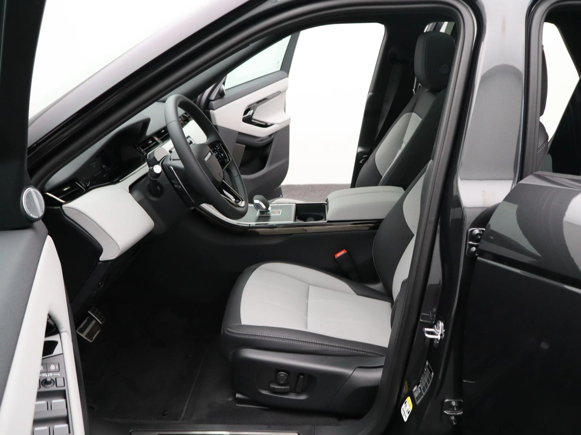 Land Rover-Range Rover Evoque-image-11
