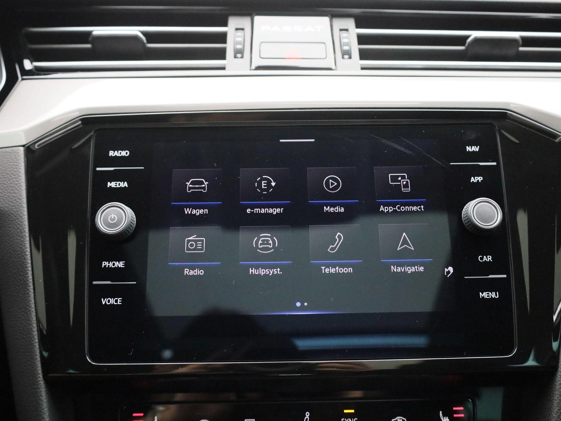 Volkswagen-Passat-image-30