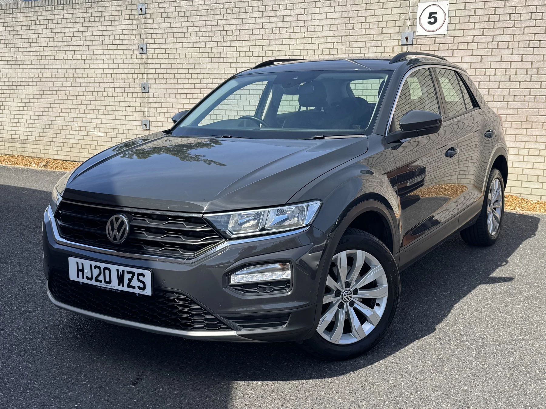 Volkswagen-T-Roc-image-17