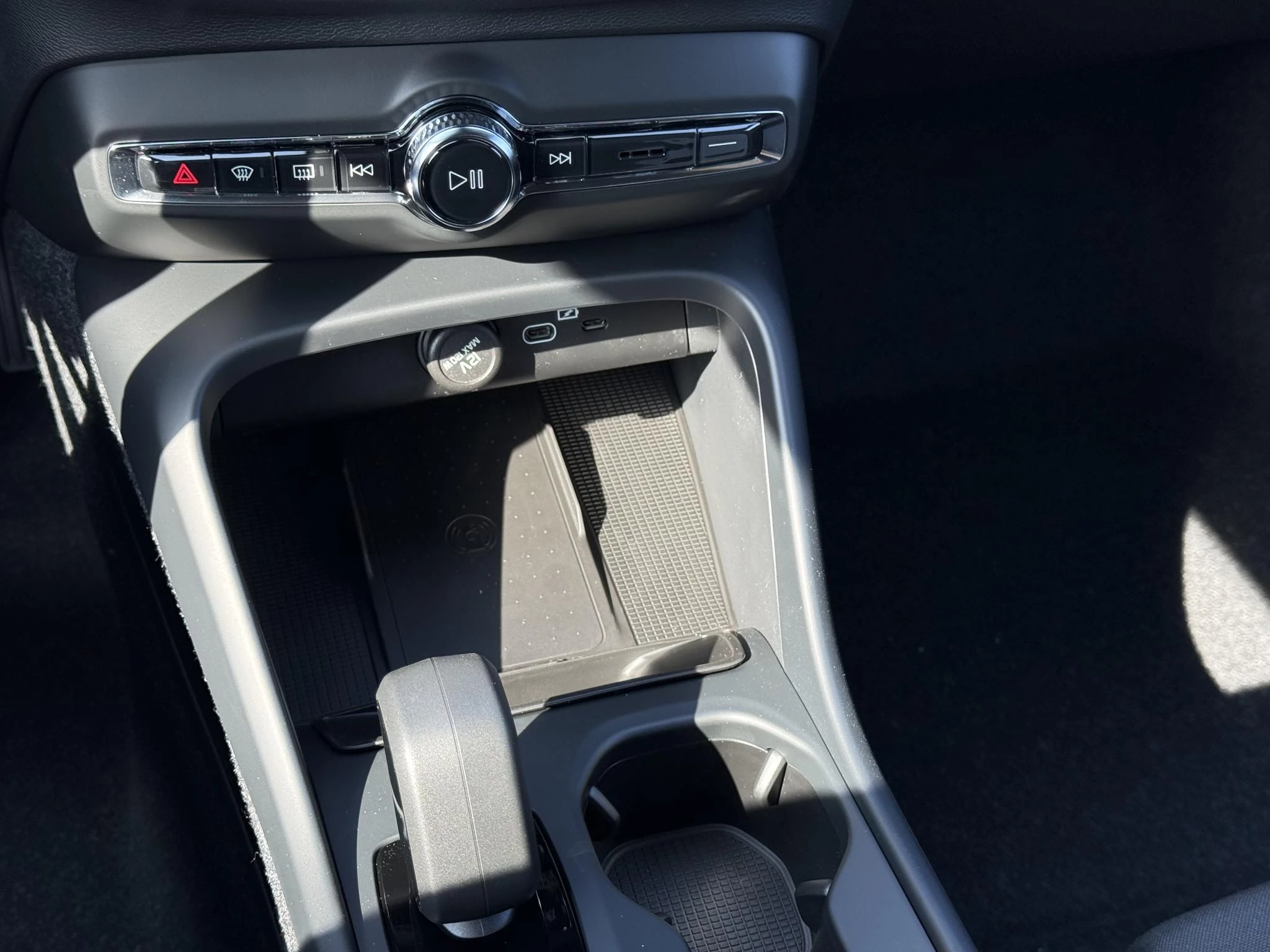 Volvo-EX40-image-18