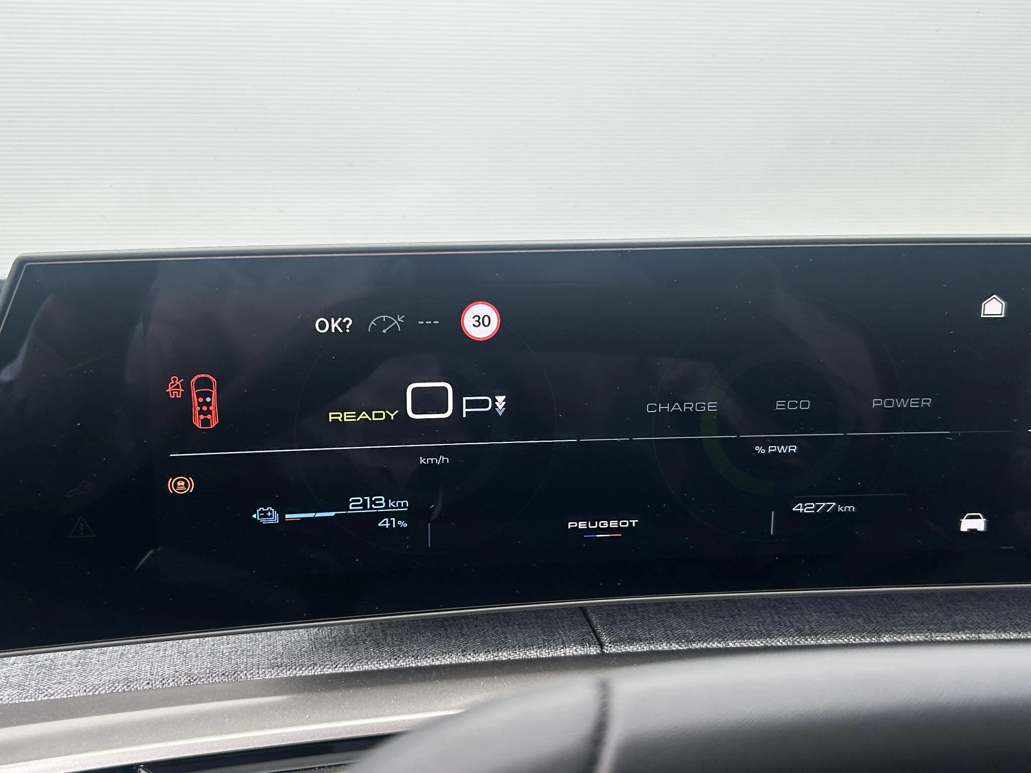 Peugeot-e-5008-image-12