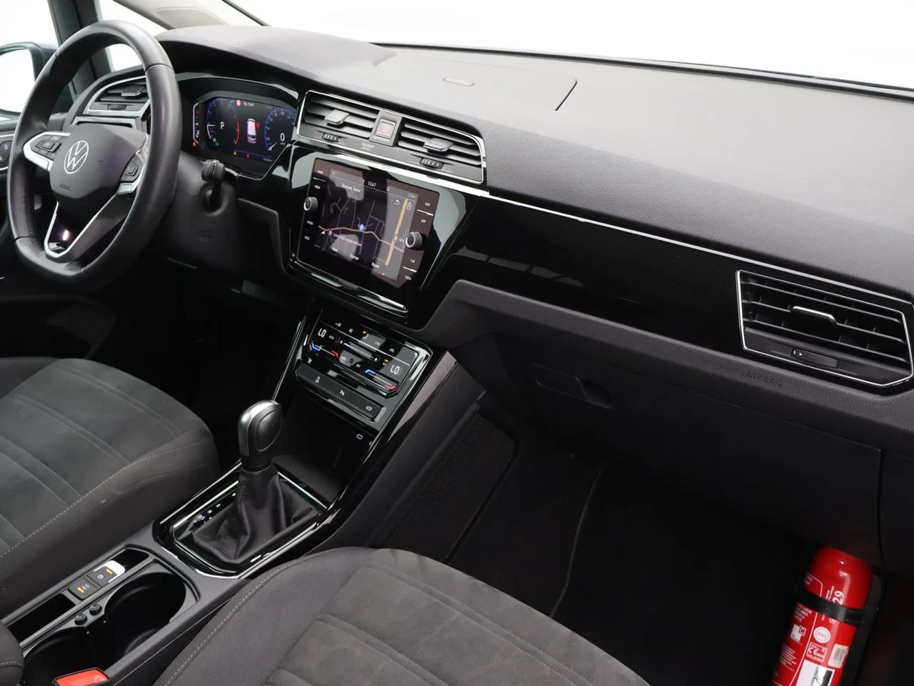 Volkswagen Touran 1.5 TSI Highline Business *AUTOMAAT*PANO DAK*TREKHAAK*7ZITPL*NAVI*BLTH*CRUISE*PDC*...