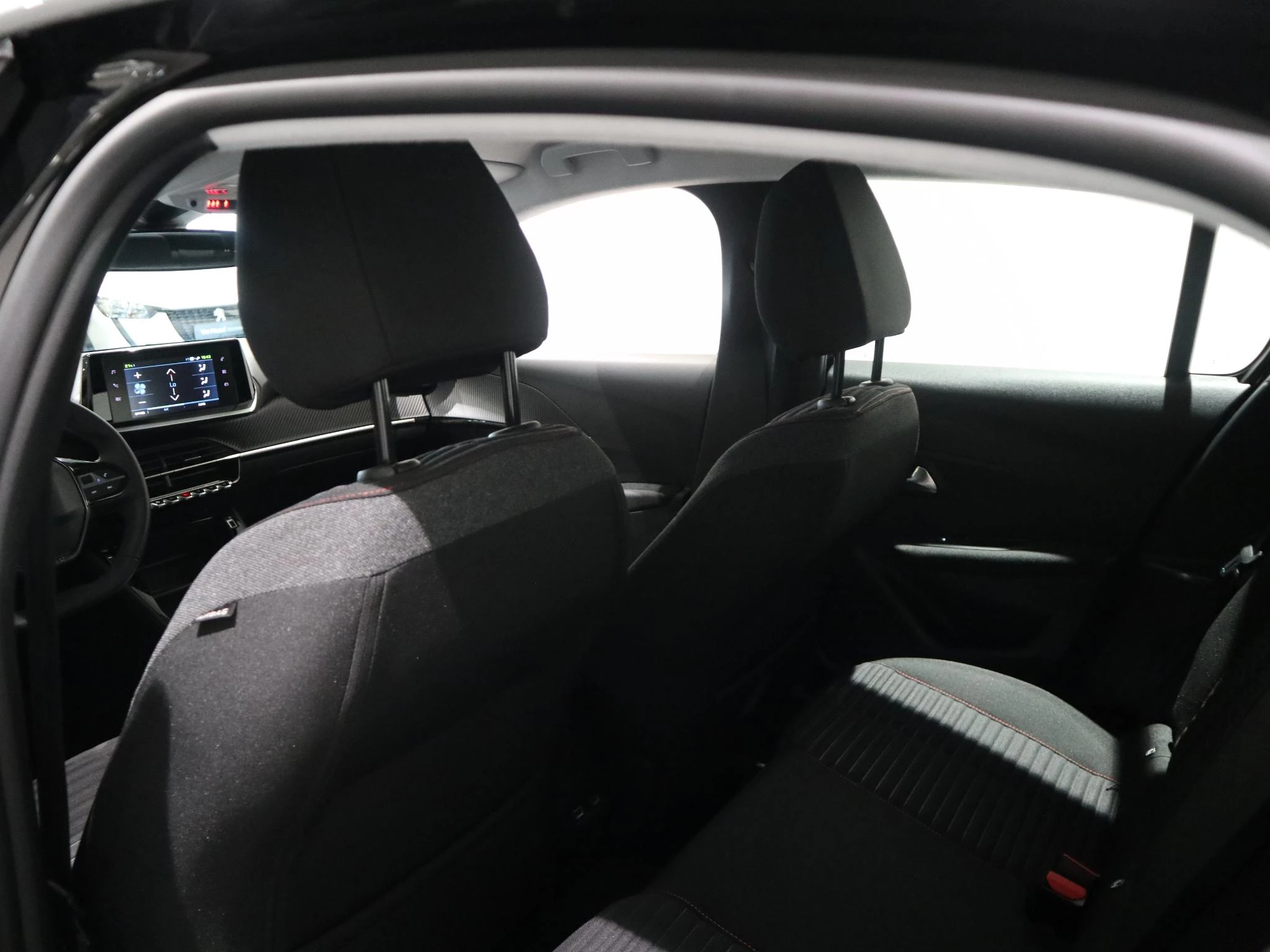 Peugeot-e-208-image-7