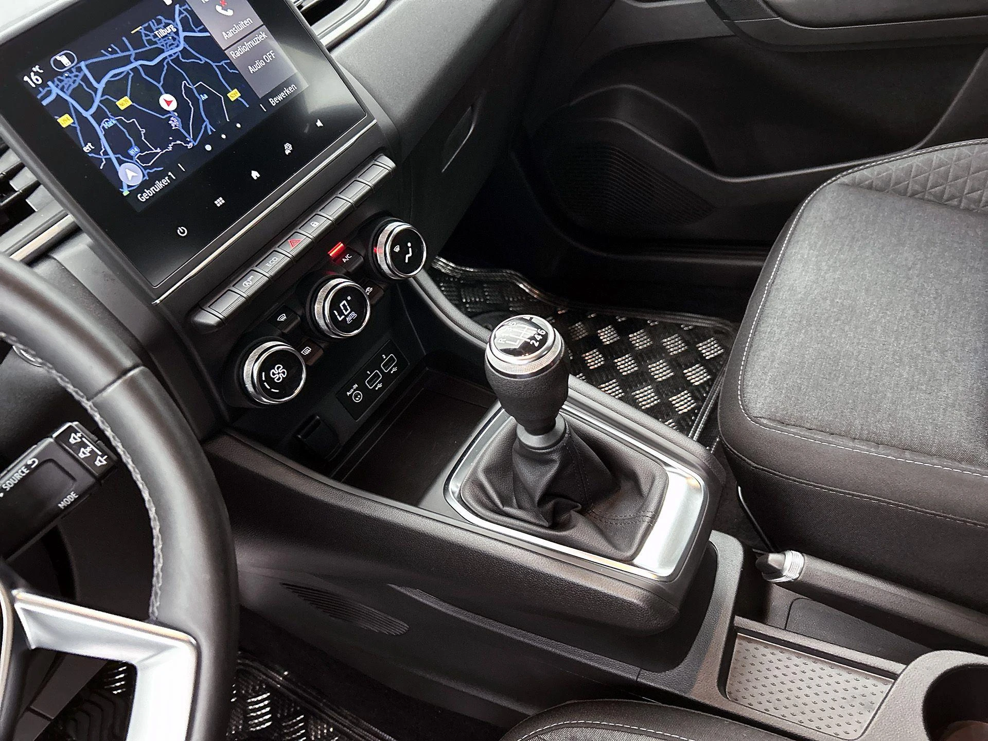 Renault-Captur-image-13