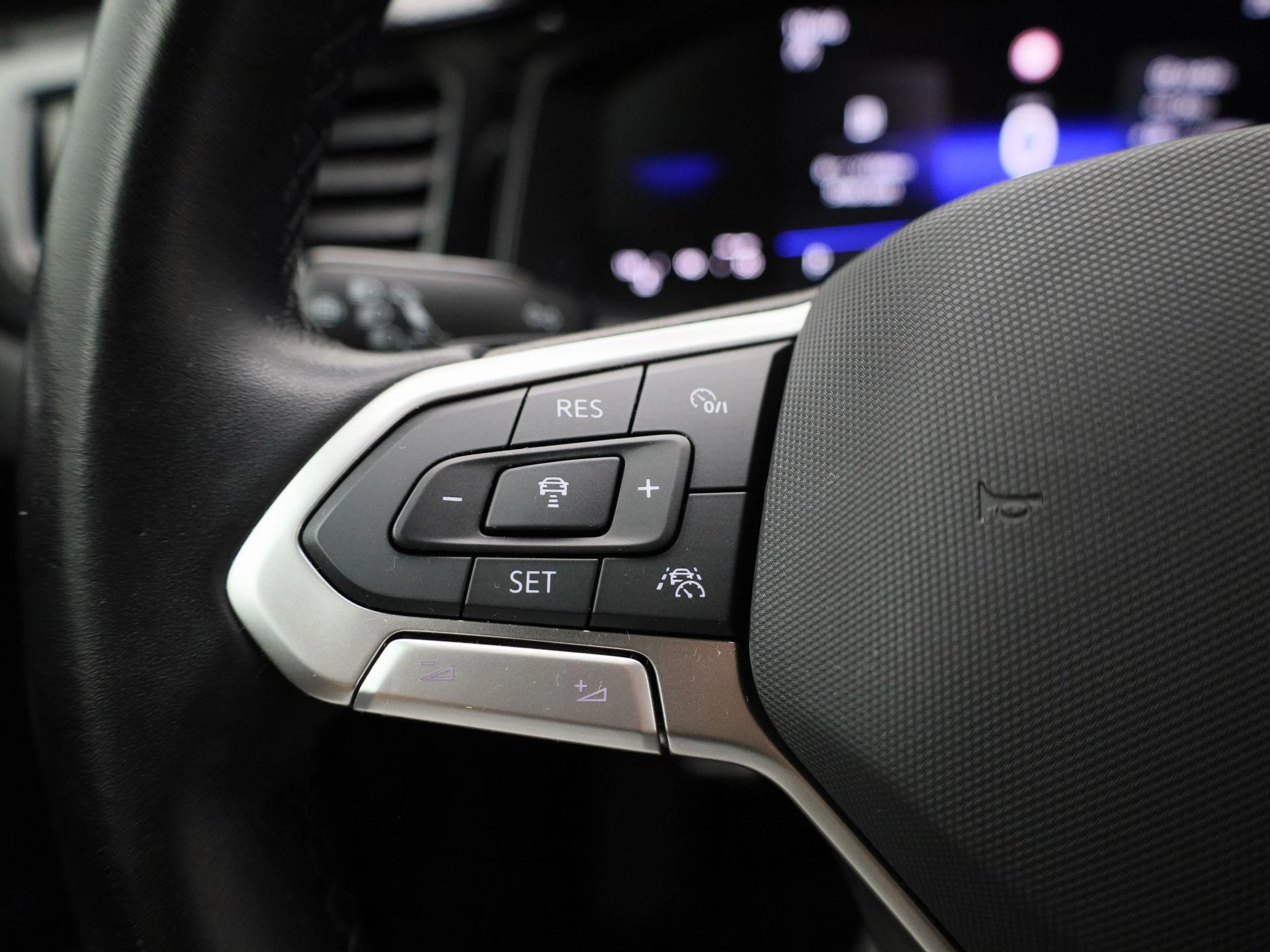 Volkswagen-Polo-image-17